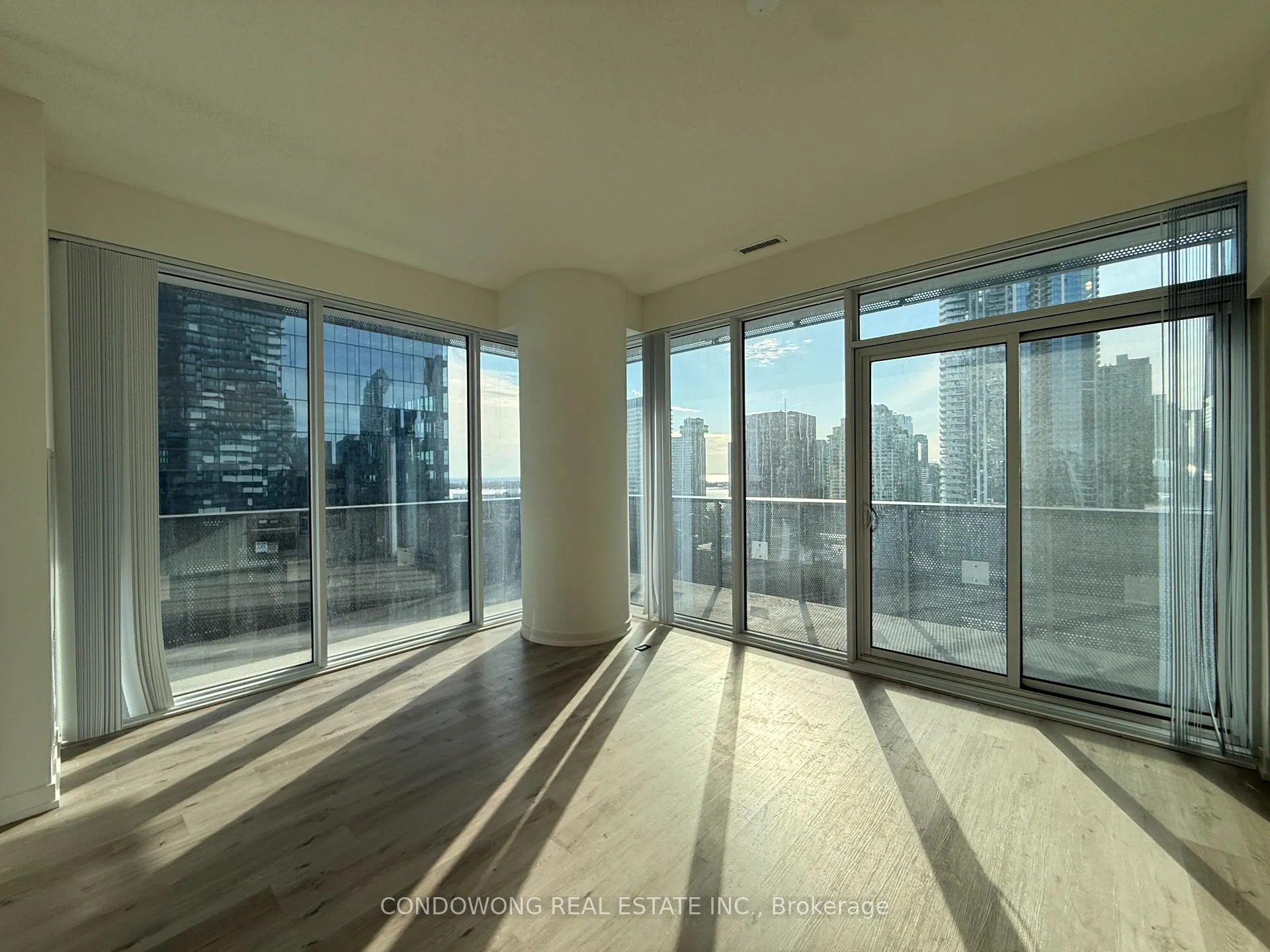 Photo 3 of Unit 2211, 138 Downes Street, Toronto, Waterfront Communities — HOMEH