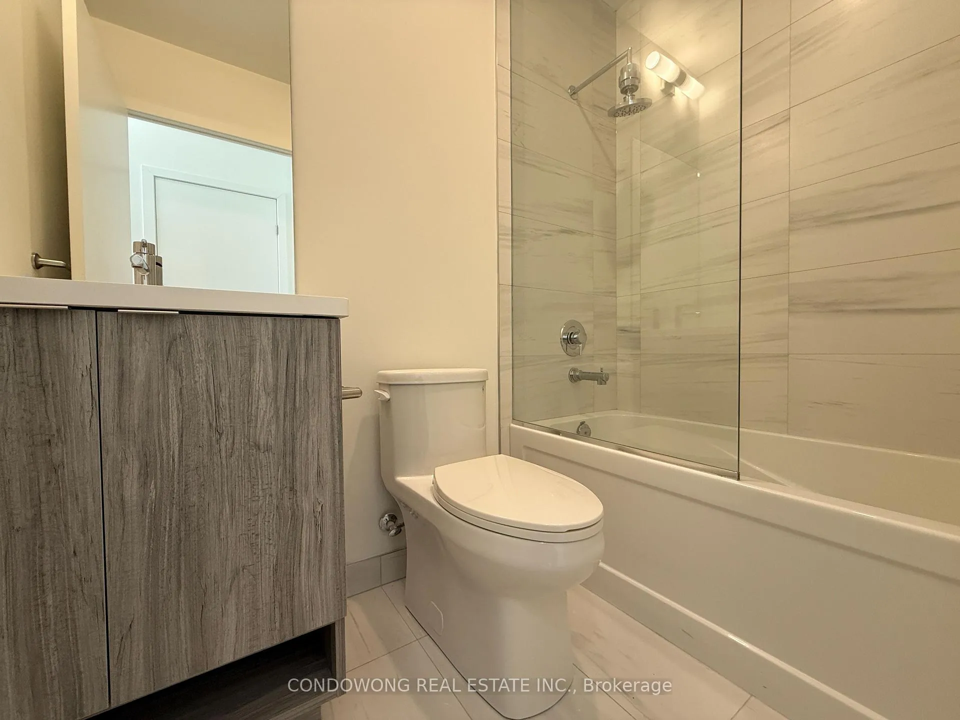 Photo 6 of Unit 2211, 138 Downes Street, Toronto, Waterfront Communities — HOMEH