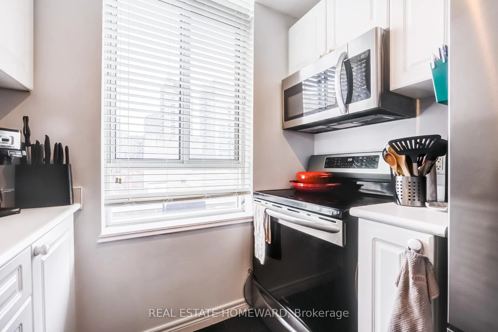 Photo 11 of Unit 702, 135 Maitland Street, Toronto, Church-Yonge Corridor — HOMEH