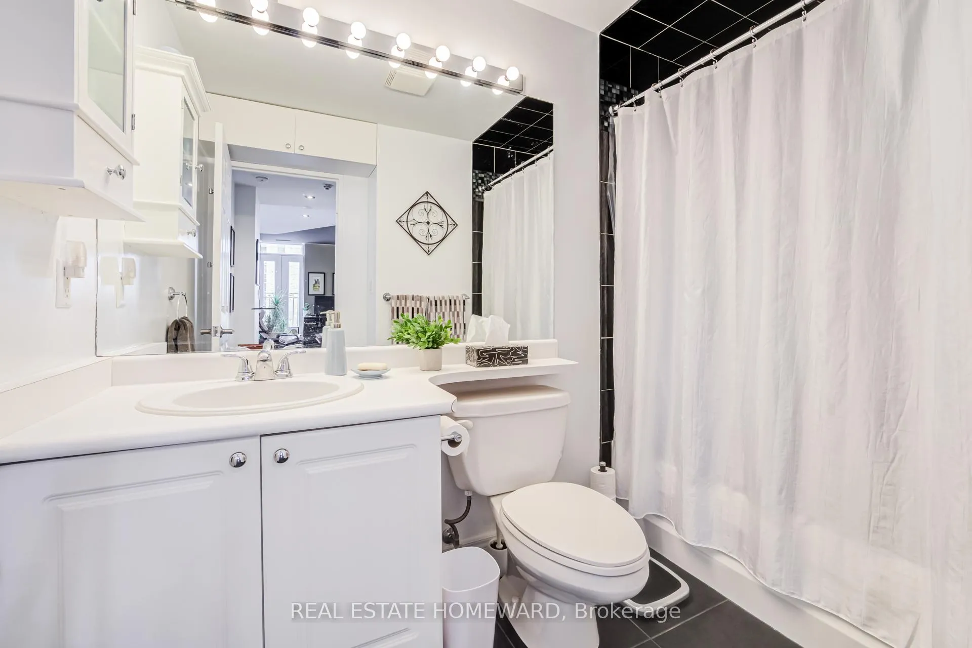 Photo 18 of Unit 702, 135 Maitland Street, Toronto, Church-Yonge Corridor — HOMEH