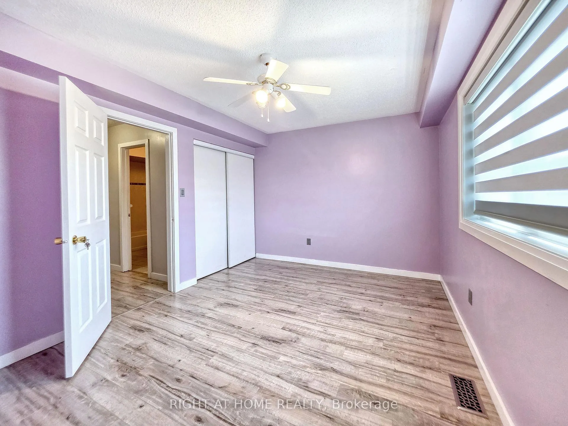 Photo 7 of 98 Spadina Road, Brampton, Brampton West — HOMEH