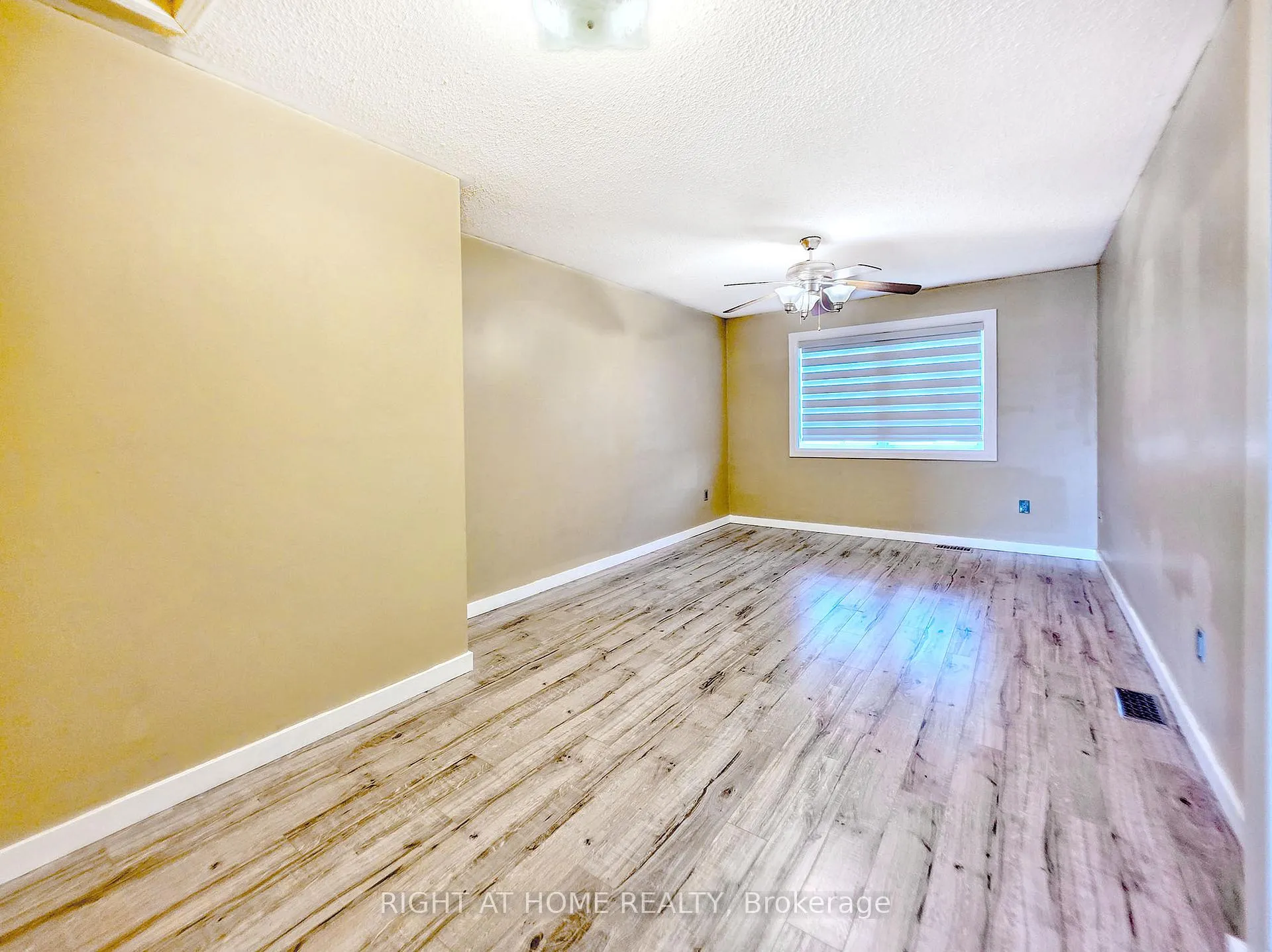 Photo 9 of 98 Spadina Road, Brampton, Brampton West — HOMEH