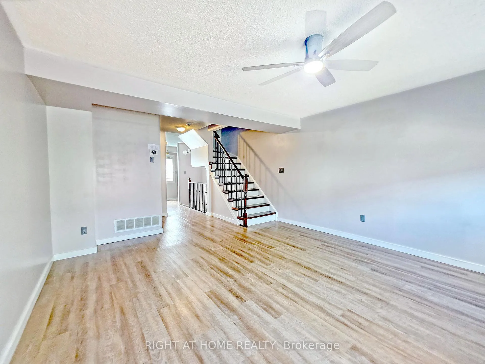 Photo 12 of 98 Spadina Road, Brampton, Brampton West — HOMEH