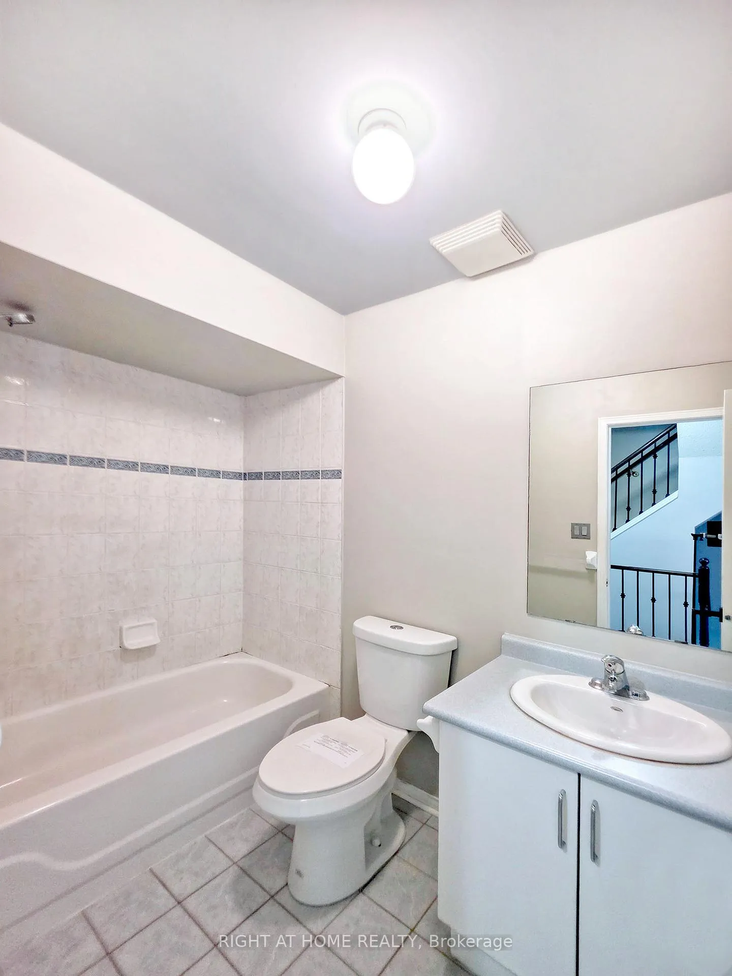 Photo 14 of 98 Spadina Road, Brampton, Brampton West — HOMEH