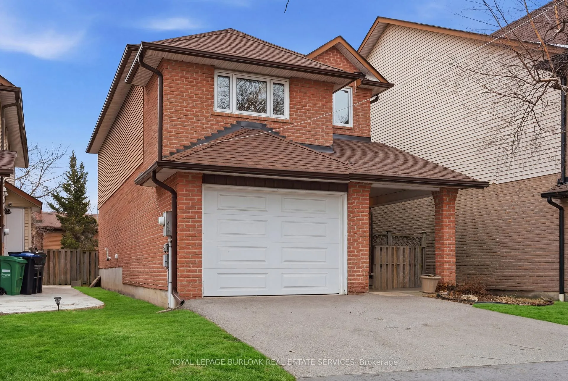 Photo 2 of 23 Garden Avenue, Brampton, Brampton West — HOMEH