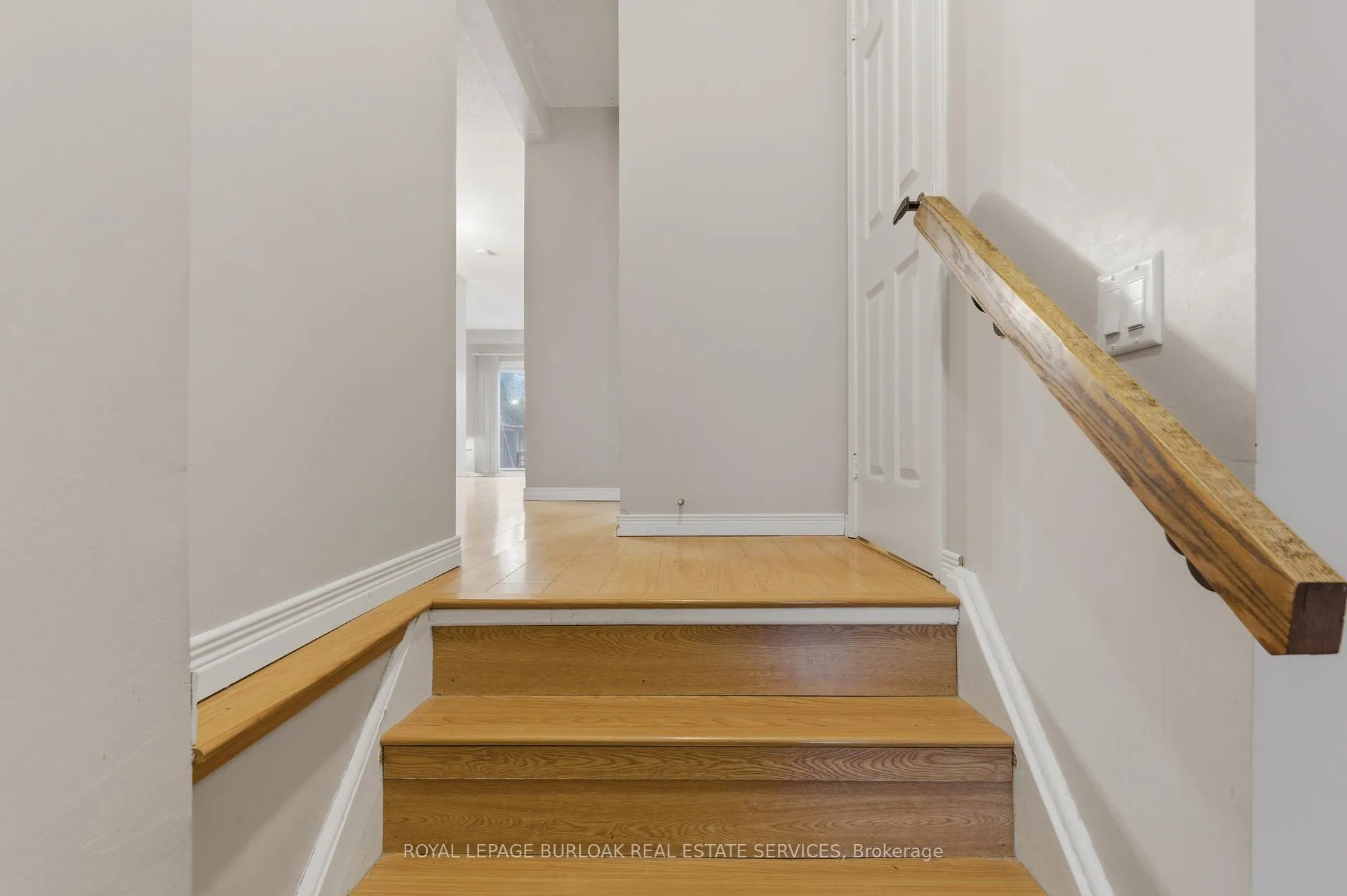 Photo 3 of 23 Garden Avenue, Brampton, Brampton West — HOMEH