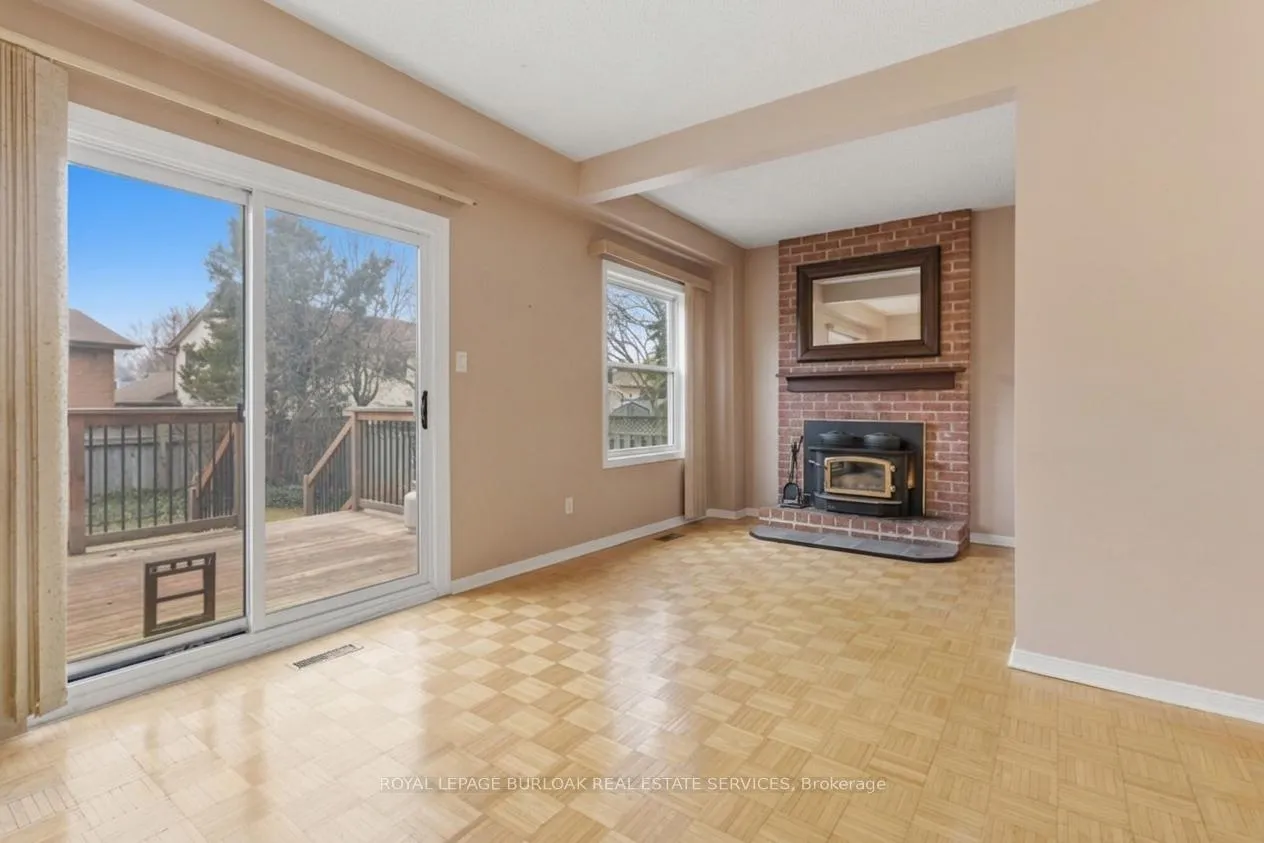 Photo 10 of 23 Garden Avenue, Brampton, Brampton West — HOMEH