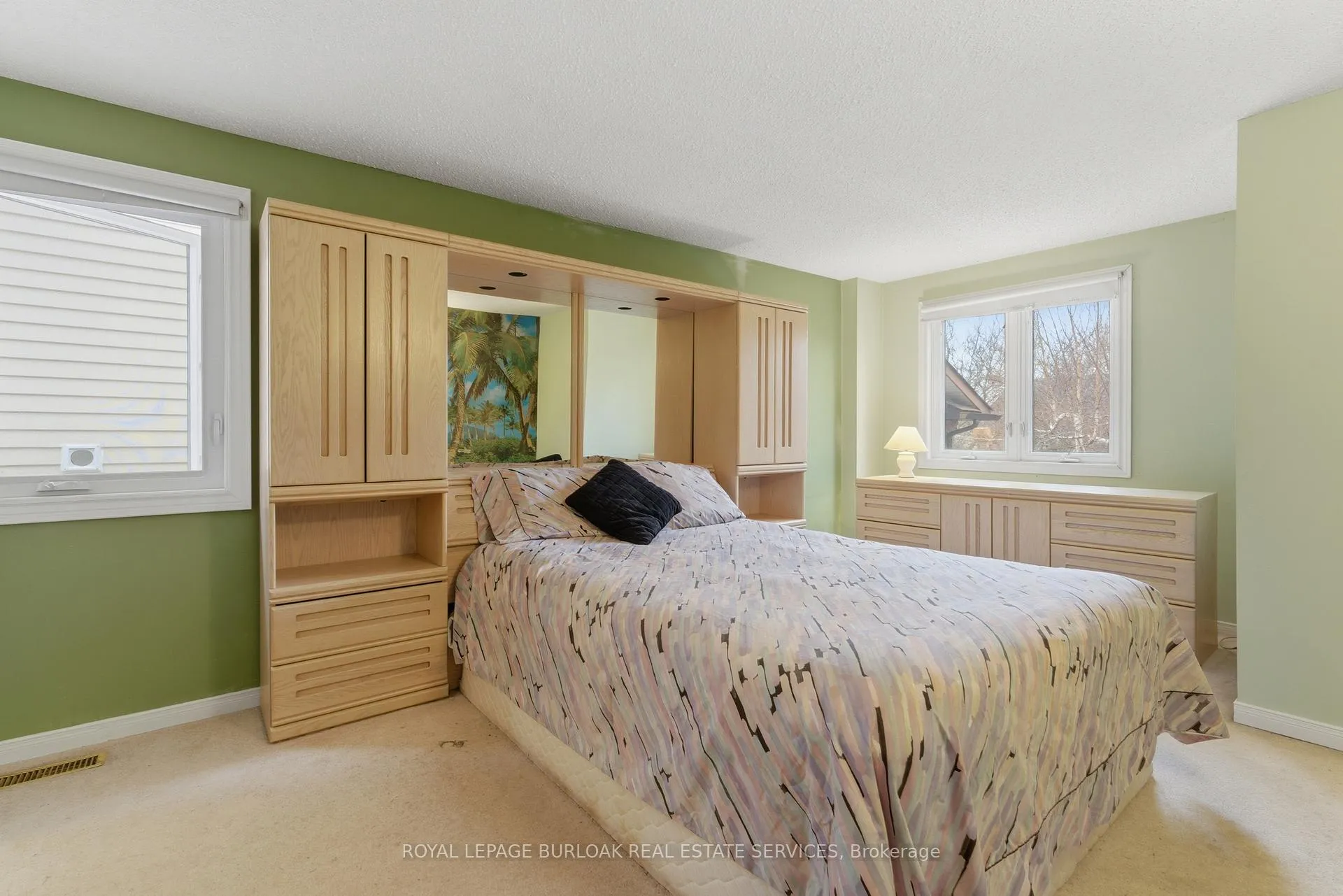 Photo 13 of 23 Garden Avenue, Brampton, Brampton West — HOMEH