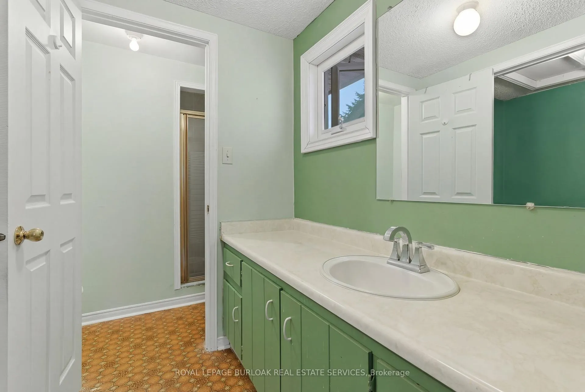 Photo 15 of 23 Garden Avenue, Brampton, Brampton West — HOMEH