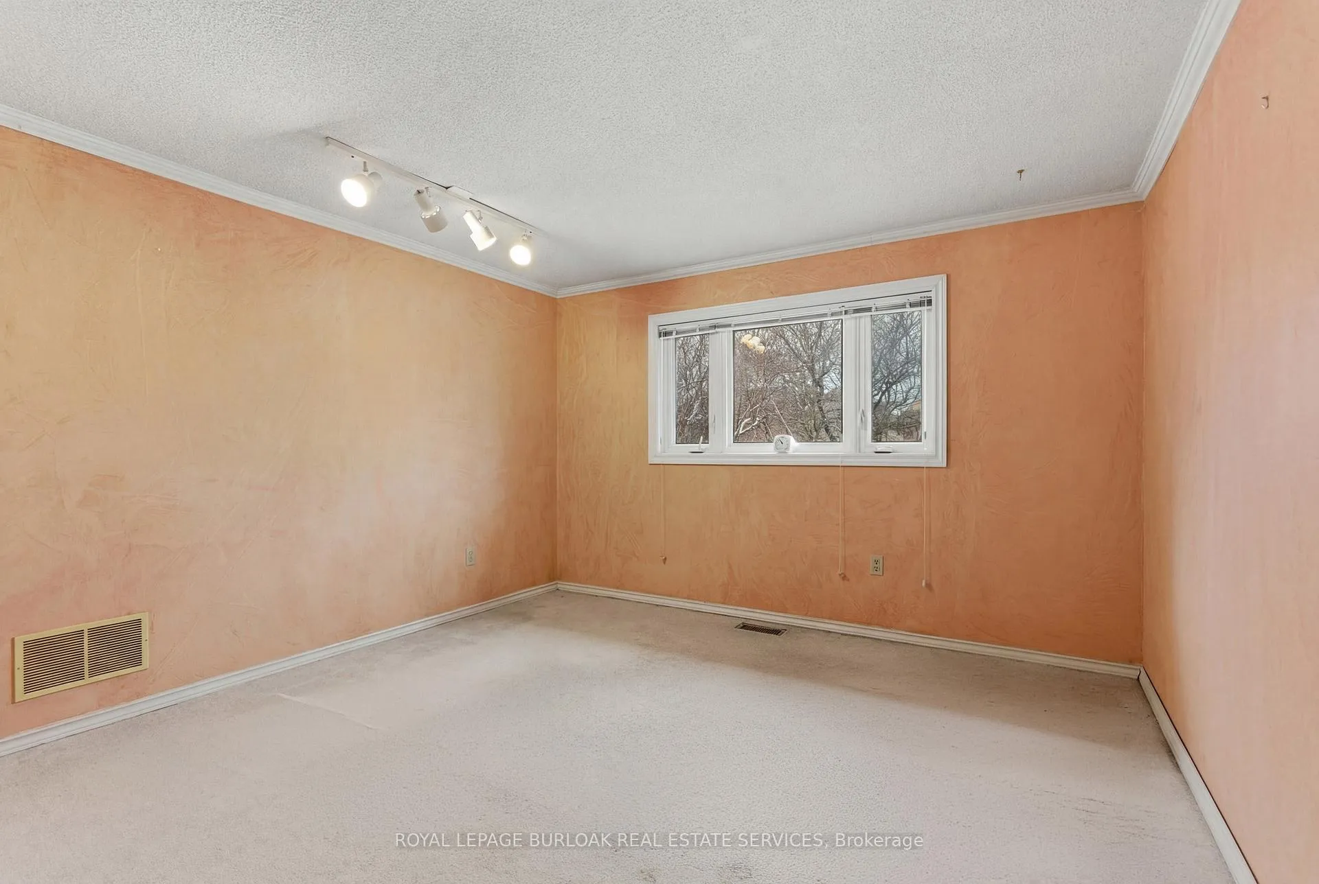 Photo 23 of 23 Garden Avenue, Brampton, Brampton West — HOMEH