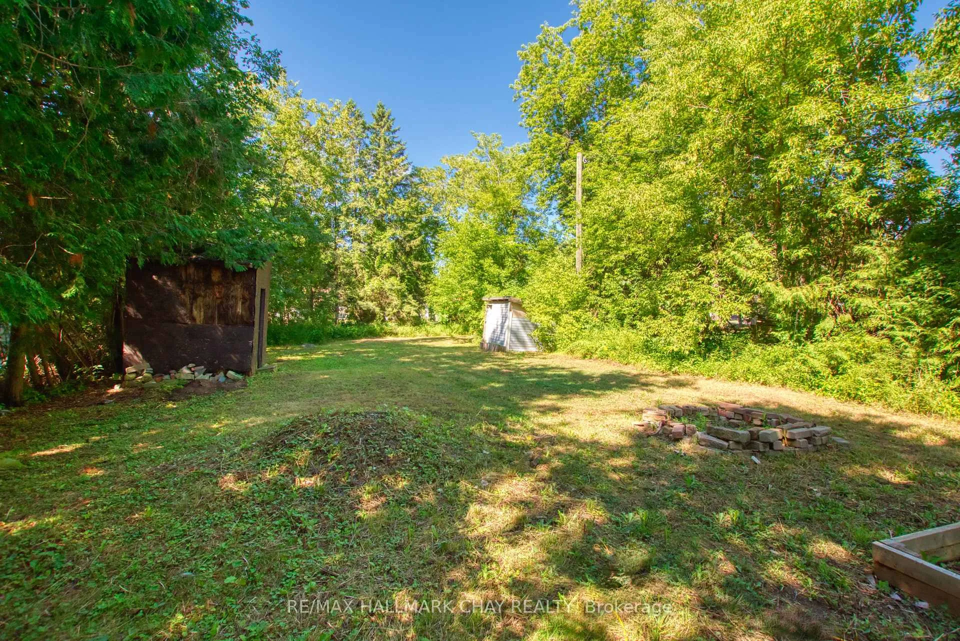 Photo 4 of 956 Carson Avenue, Innisfil, Lefroy — HOMEH