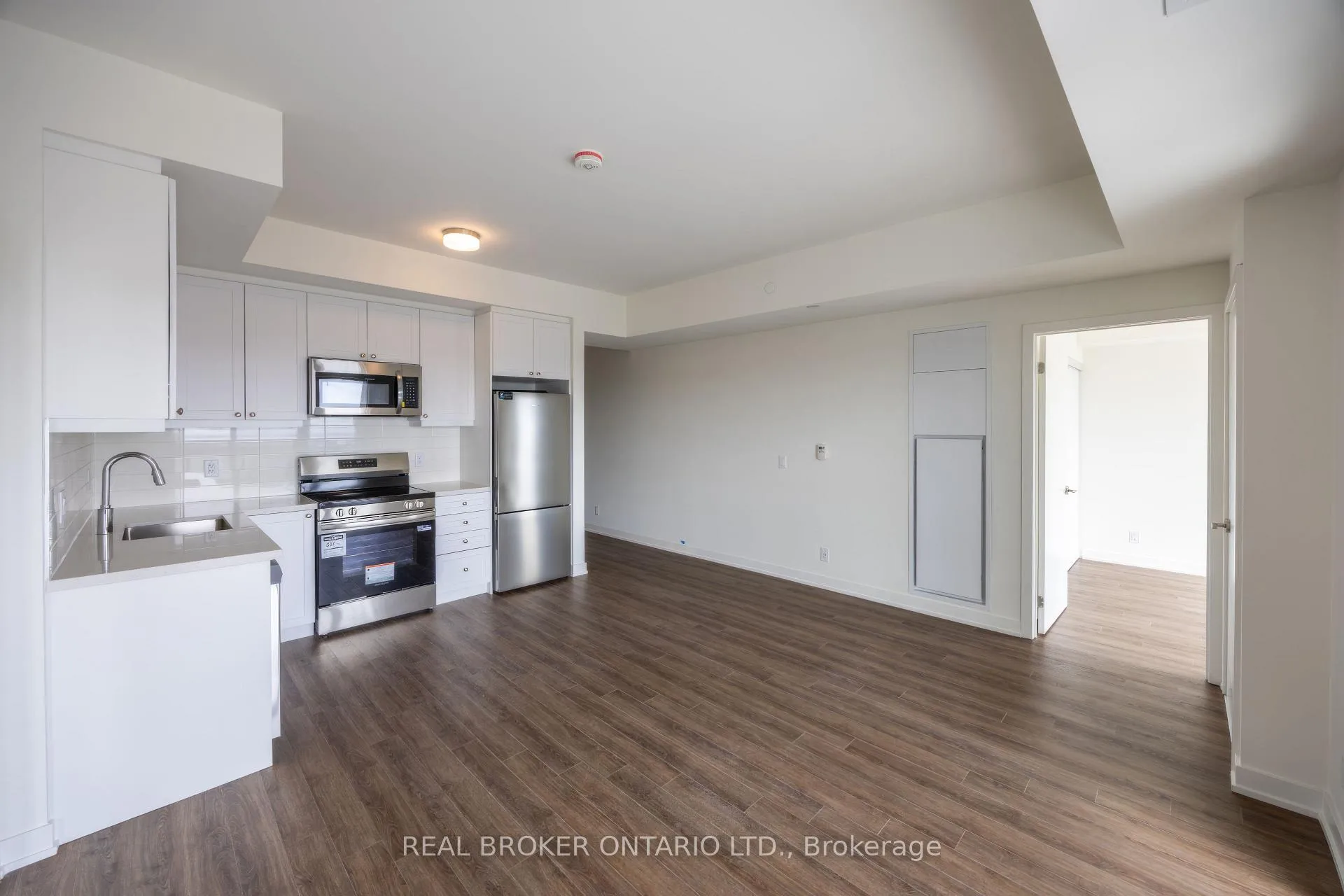 Photo 8 of Unit 823, 51 Clarington Boulevard, Clarington, Bowmanville — HOMEH