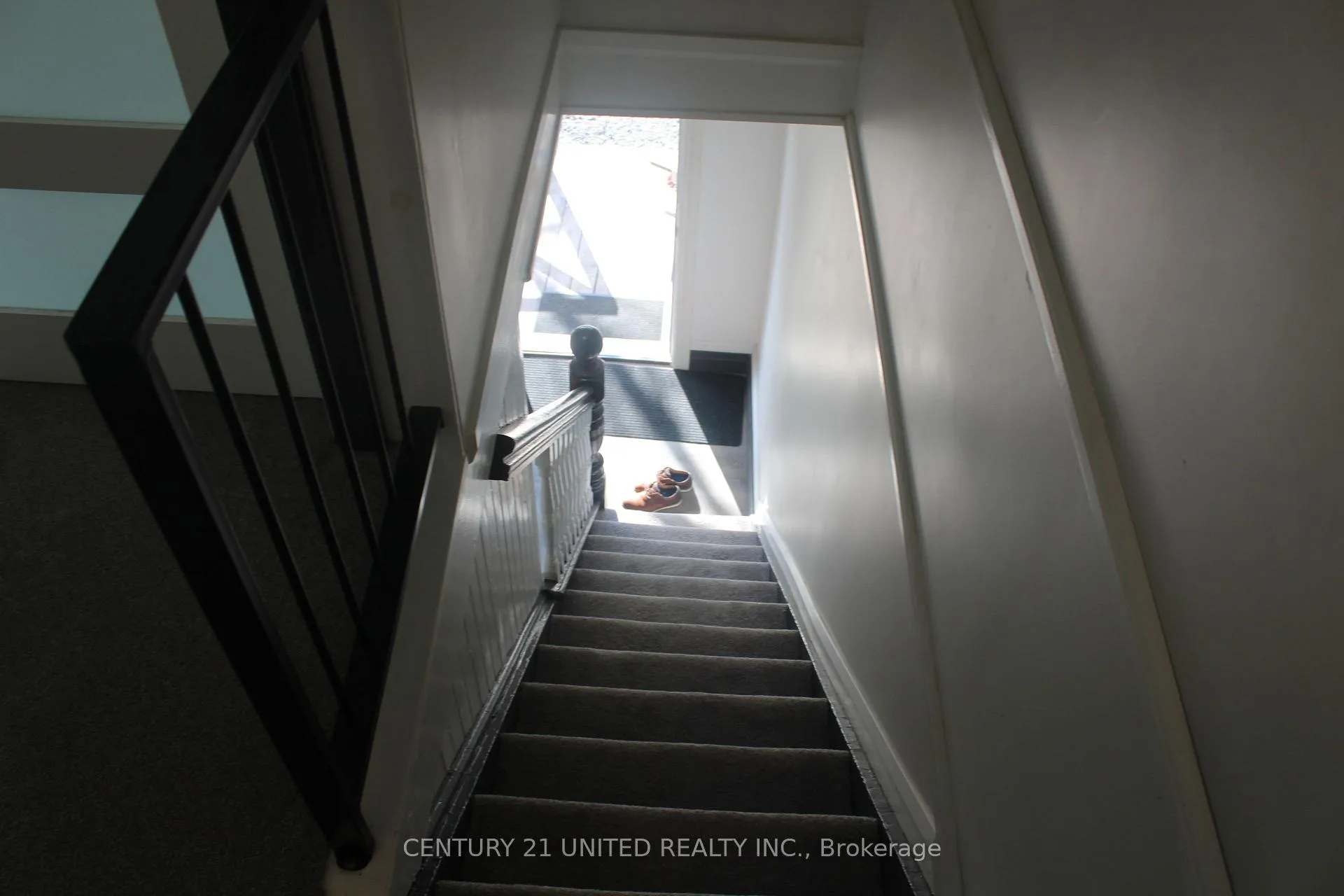 Photo 4 of 552 Bethune Street, Peterborough, Town Ward 3 — HOMEH