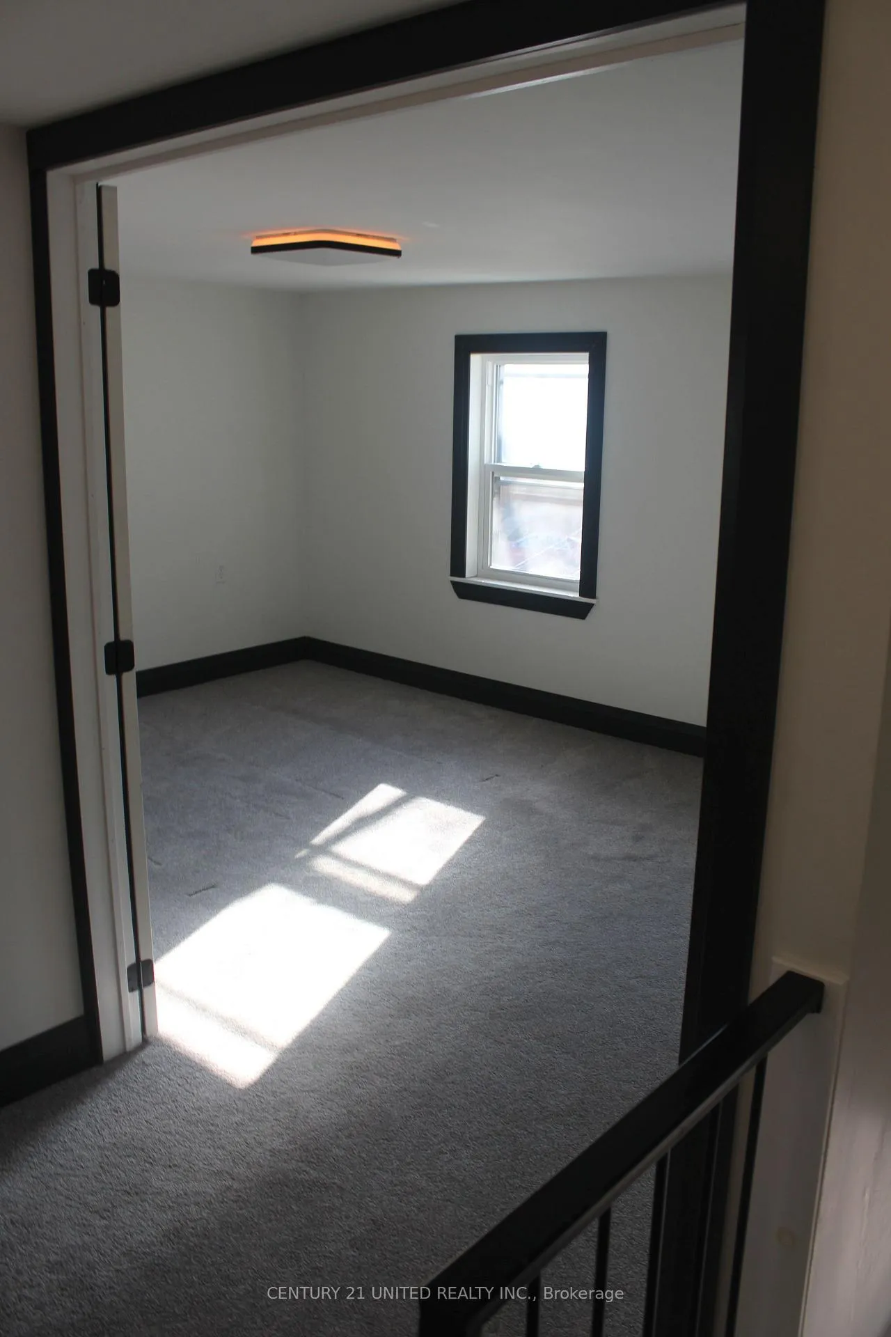 Photo 6 of 552 Bethune Street, Peterborough, Town Ward 3 — HOMEH
