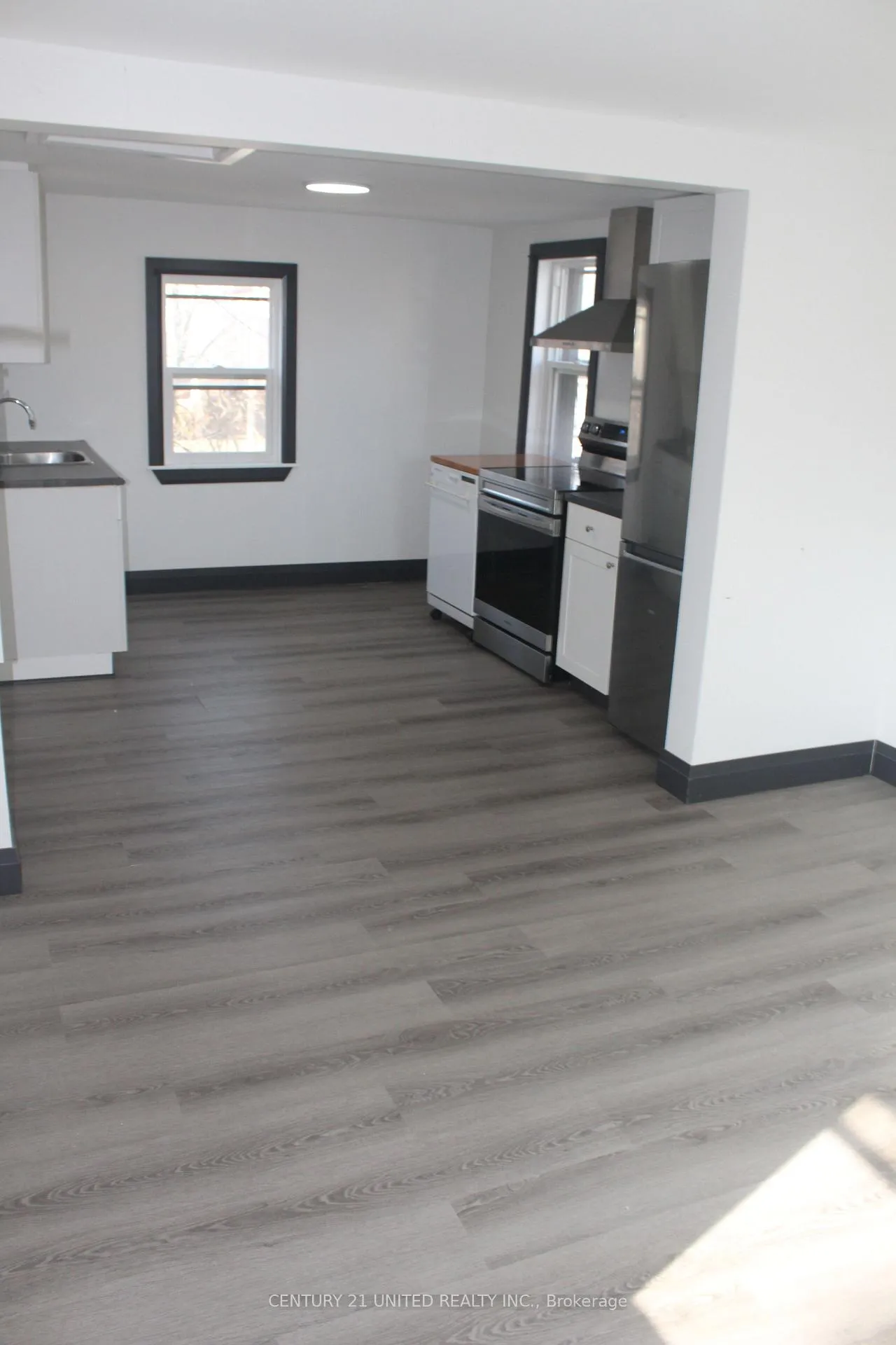 Photo 13 of 552 Bethune Street, Peterborough, Town Ward 3 — HOMEH