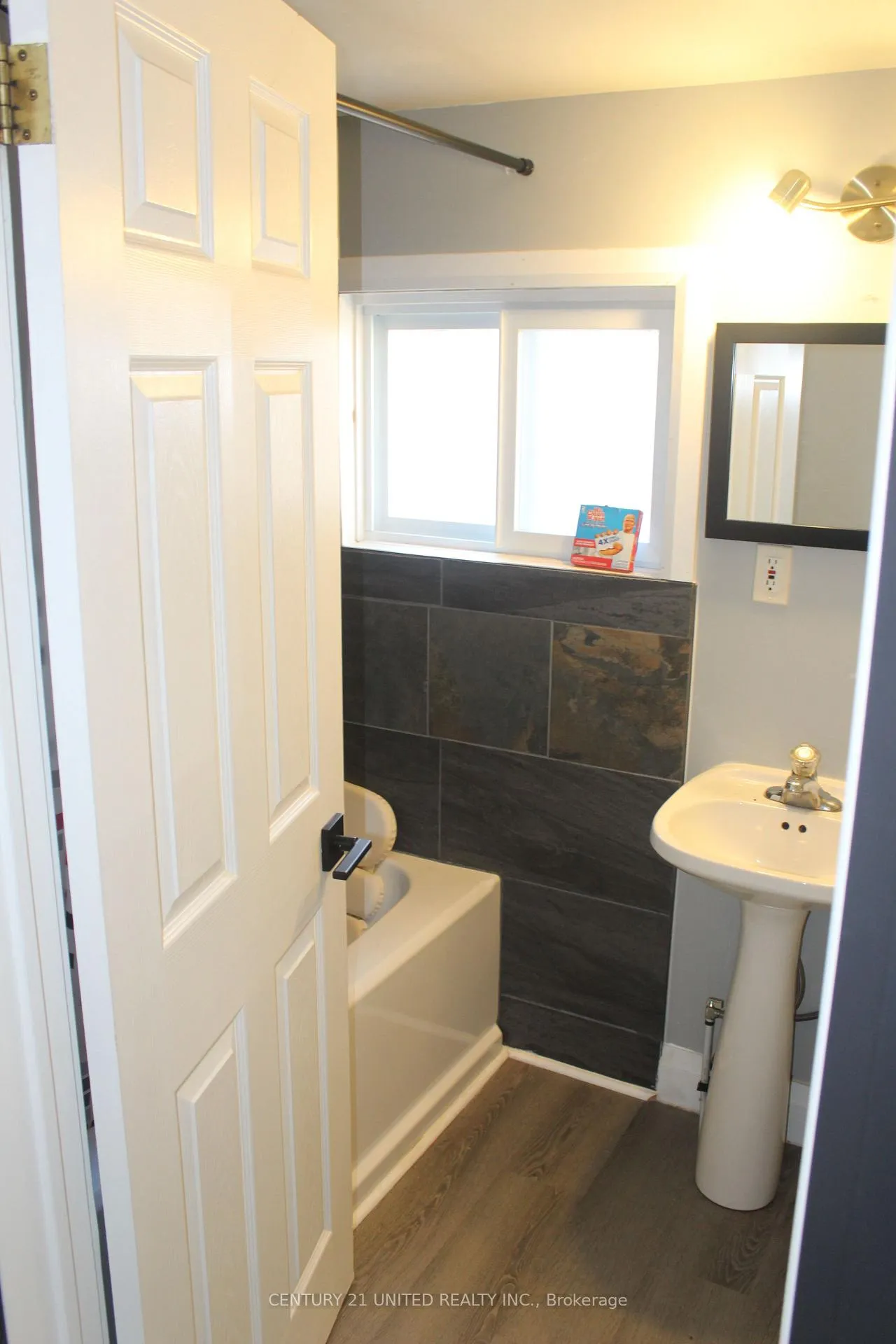Photo 19 of 552 Bethune Street, Peterborough, Town Ward 3 — HOMEH