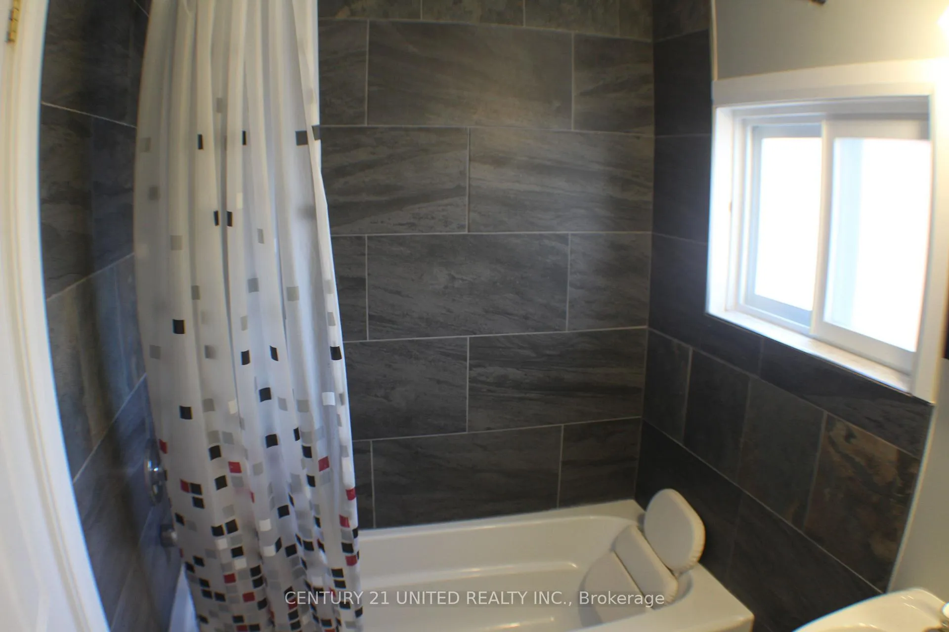 Photo 26 of 552 Bethune Street, Peterborough, Town Ward 3 — HOMEH