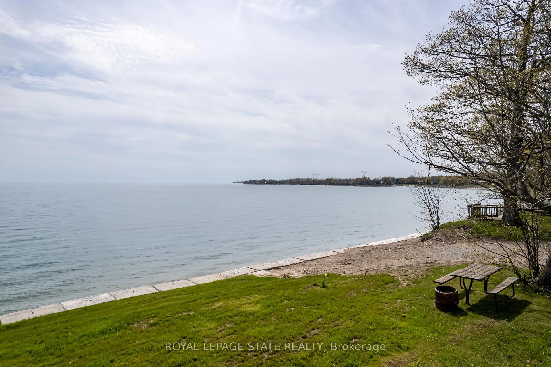 Photo 2 of 557 Edgewater Place, Haldimand, Dunnville — HOMEH