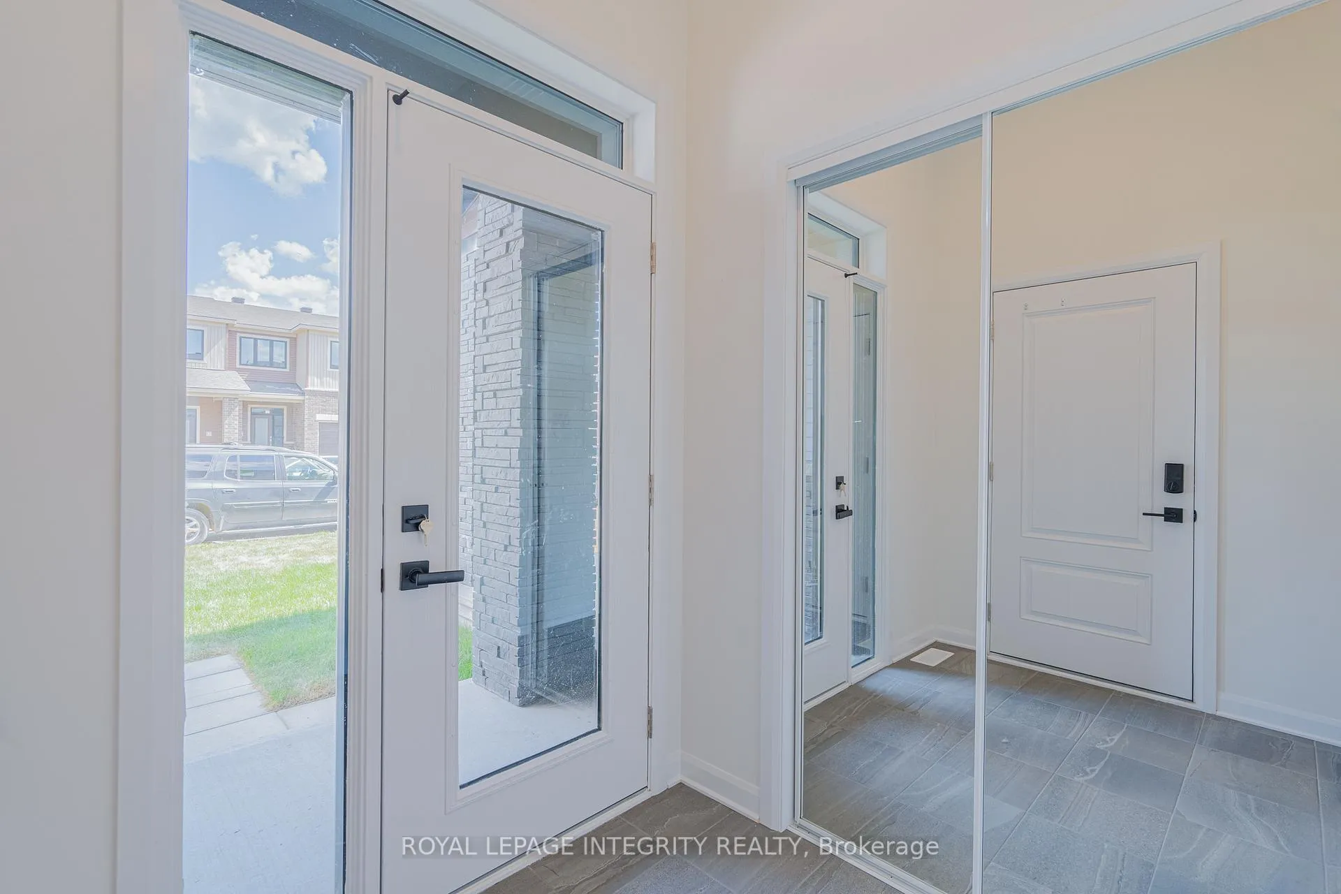 Photo 3 of 90 Osler Street, Ottawa, Kanata - Morgan's Grant/South March — HOMEH