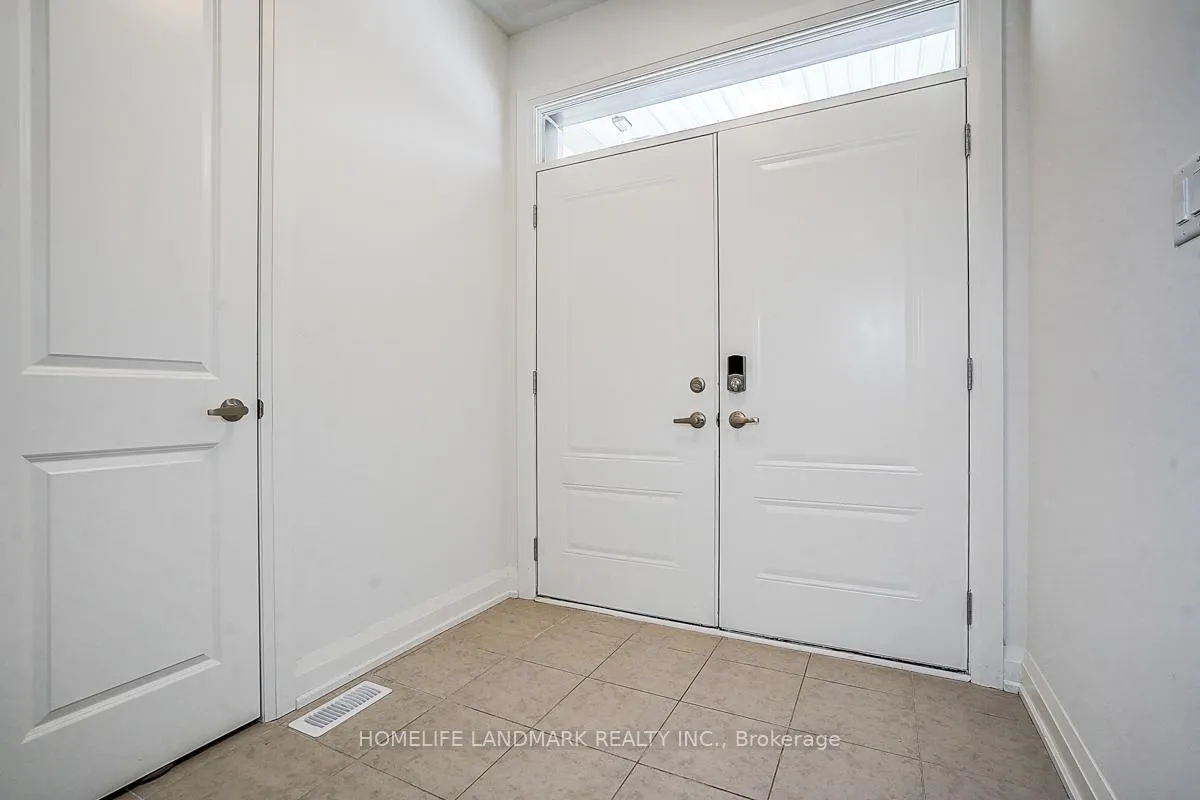 Photo 3 of 1404 Mockingbird Square, Pickering, Rural Pickering — HOMEH