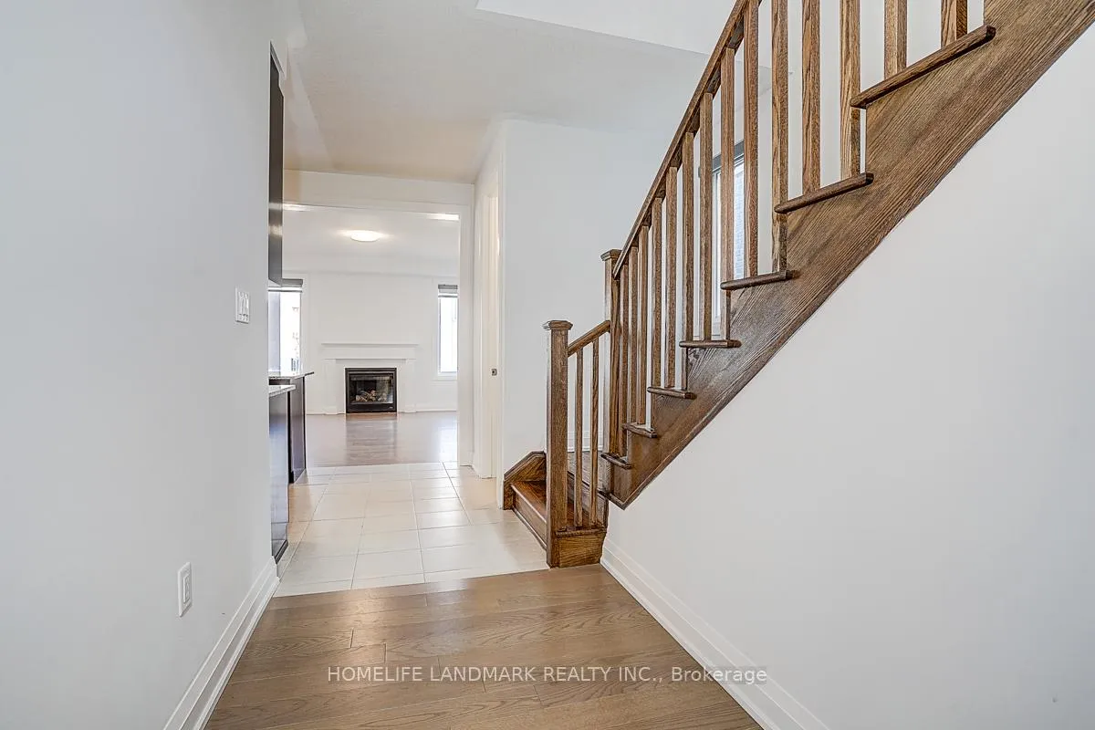 Photo 5 of 1404 Mockingbird Square, Pickering, Rural Pickering — HOMEH