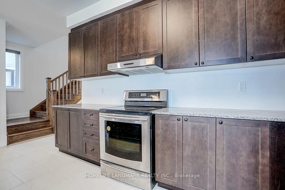 Photo 8 of 1404 Mockingbird Square, Pickering, Rural Pickering — HOMEH