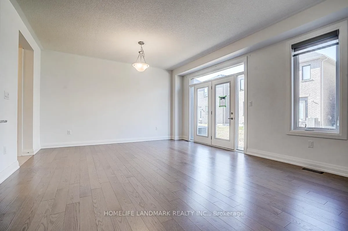 Photo 13 of 1404 Mockingbird Square, Pickering, Rural Pickering — HOMEH