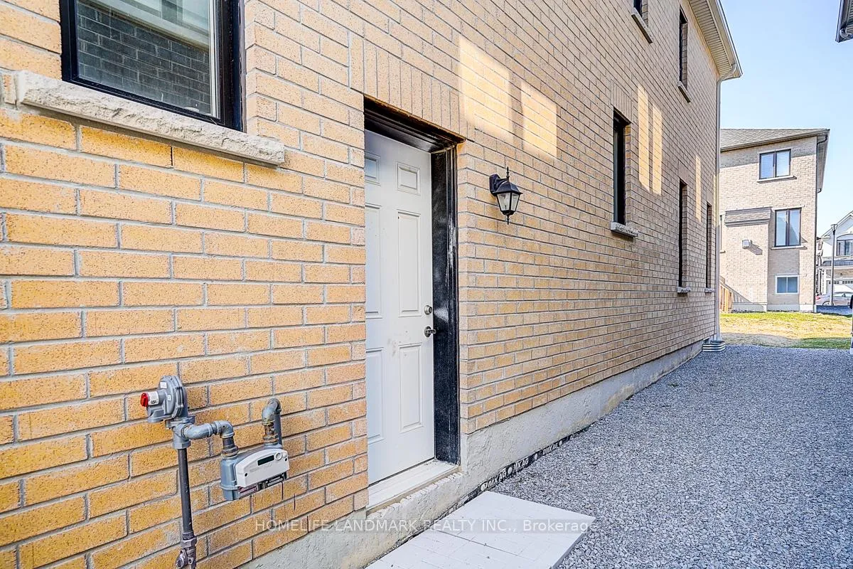 Photo 34 of 1404 Mockingbird Square, Pickering, Rural Pickering — HOMEH