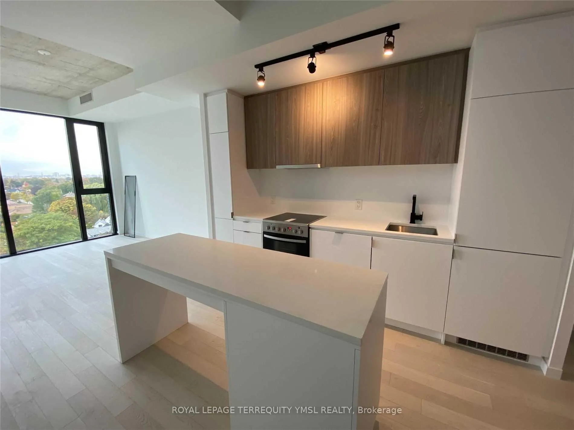 Photo 7 of Unit 816, 7 Smith Crescent, Etobicoke, Stonegate-Queensway — HOMEH