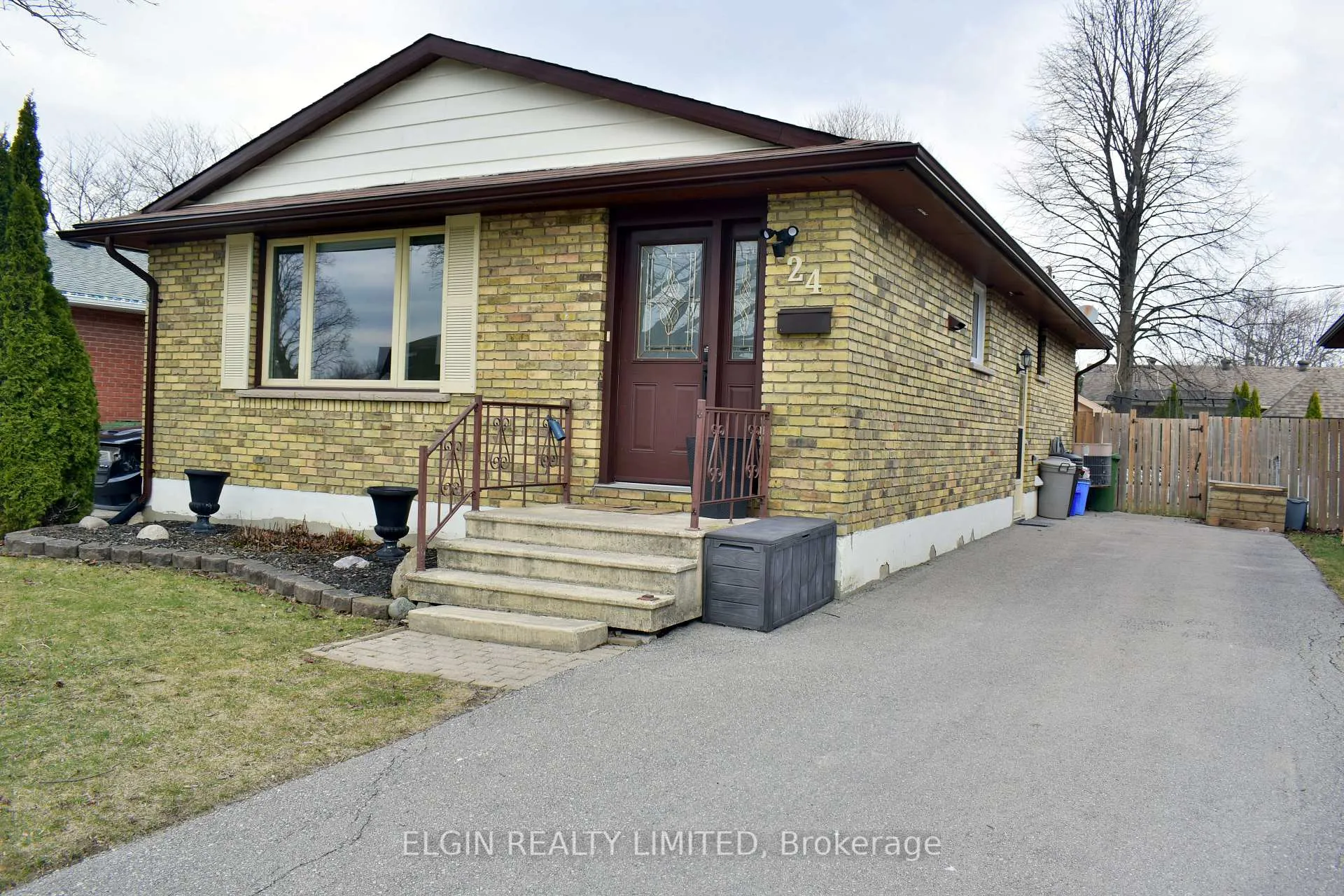 Photo 4 of 24 Dyer Street, St. Thomas — HOMEH