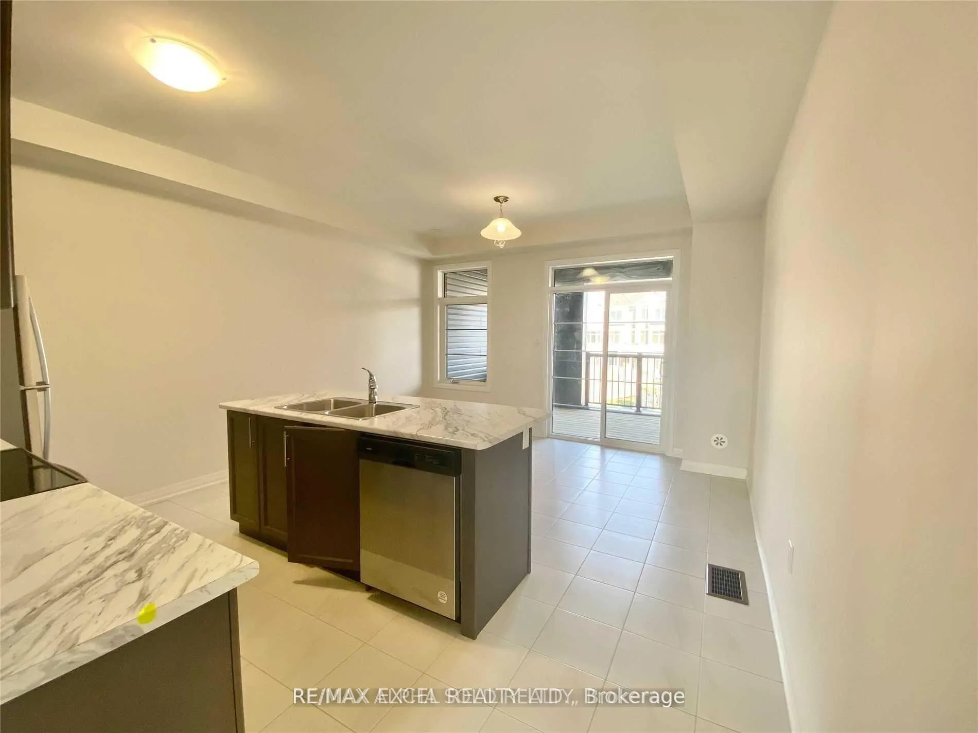Photo 3 of 51 Saigen Lane, Markham, Box Grove — HOMEH