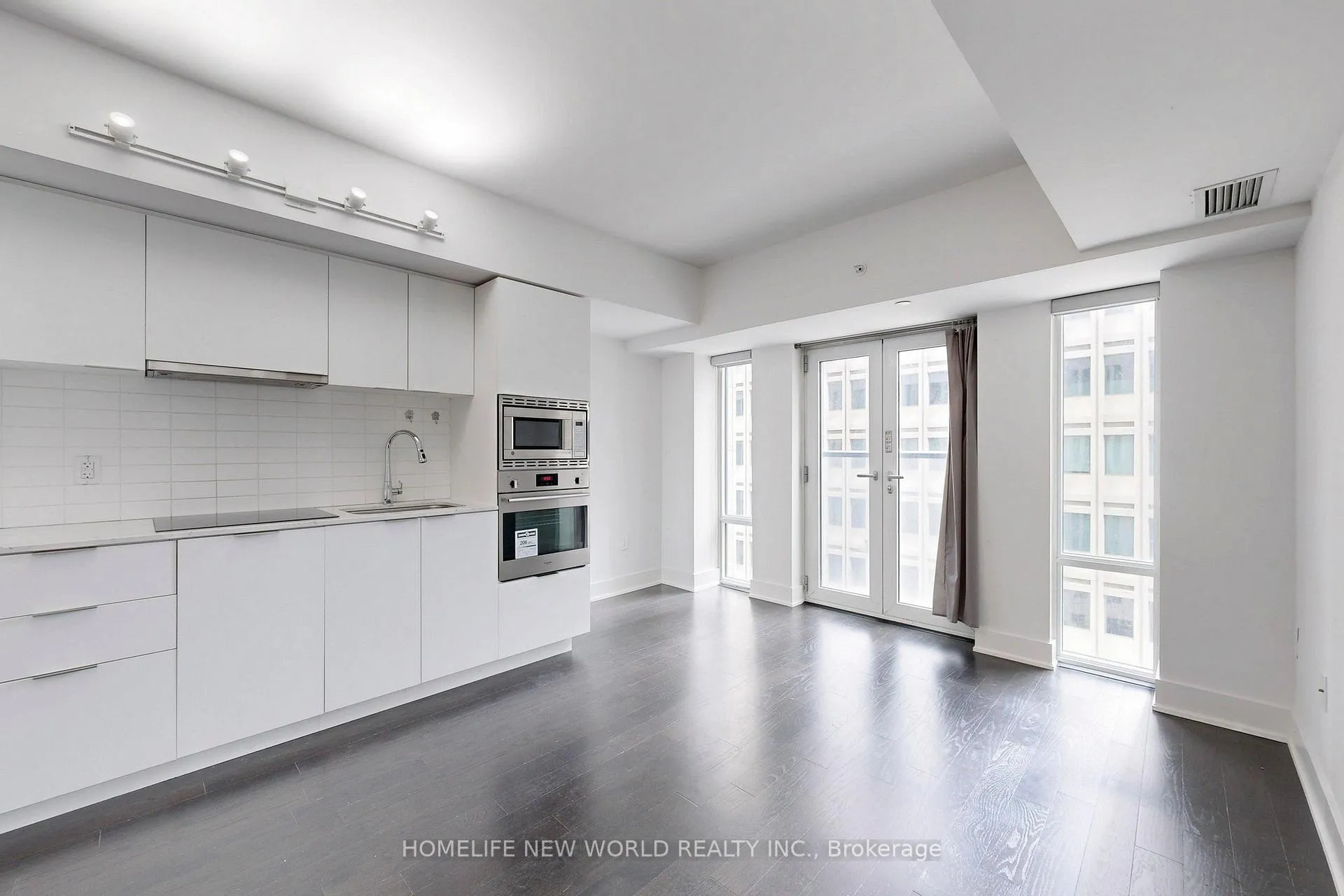 Front of Unit 625, 955 Bay Street