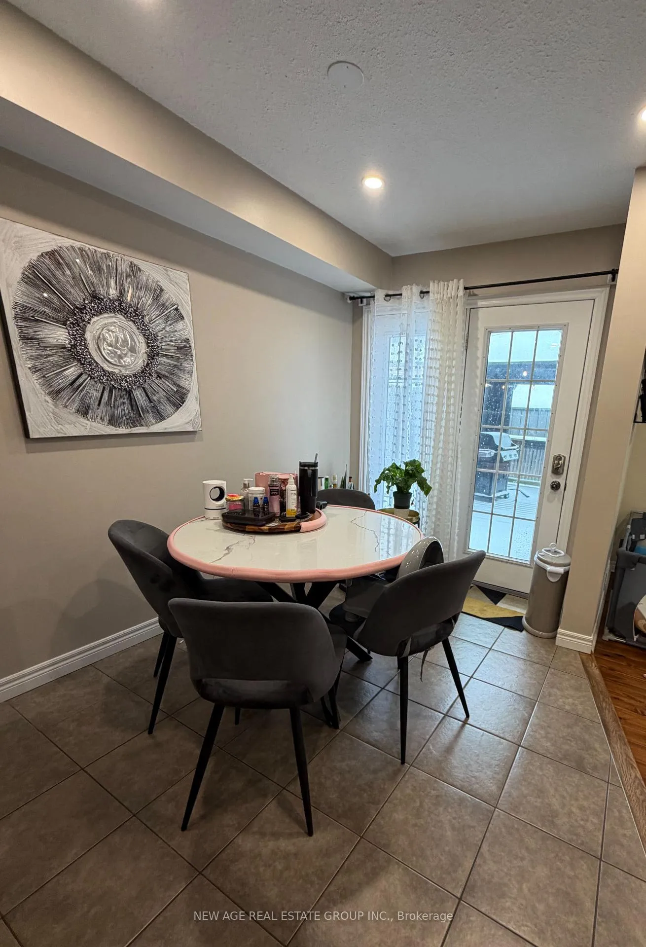Photo 2 of 16 Linke Place, Guelph, Grange Road — HOMEH