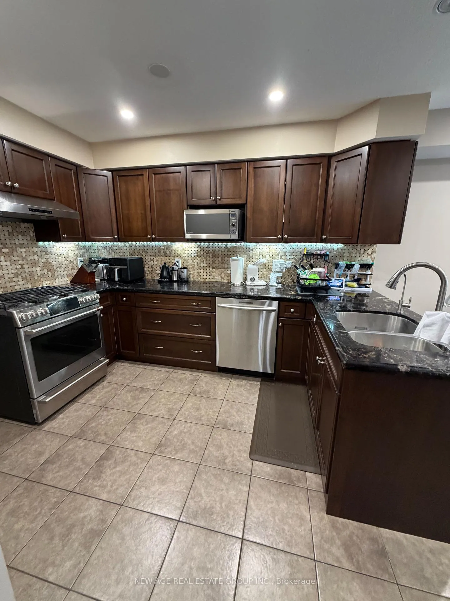 Photo 5 of 16 Linke Place, Guelph, Grange Road — HOMEH