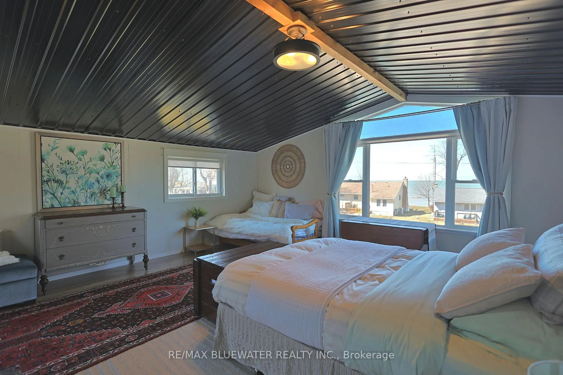 Photo 2 of 5333 Broadview Avenue, Lambton Shores — HOMEH
