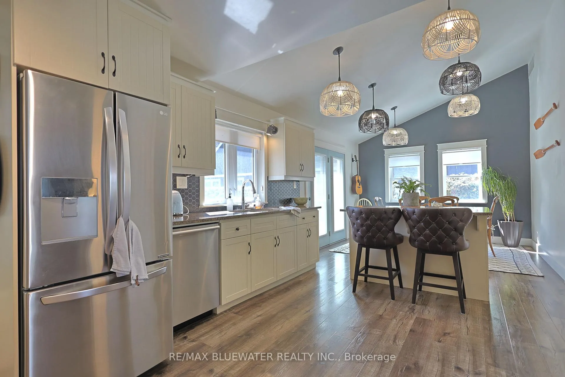 Photo 3 of 5333 Broadview Avenue, Lambton Shores — HOMEH