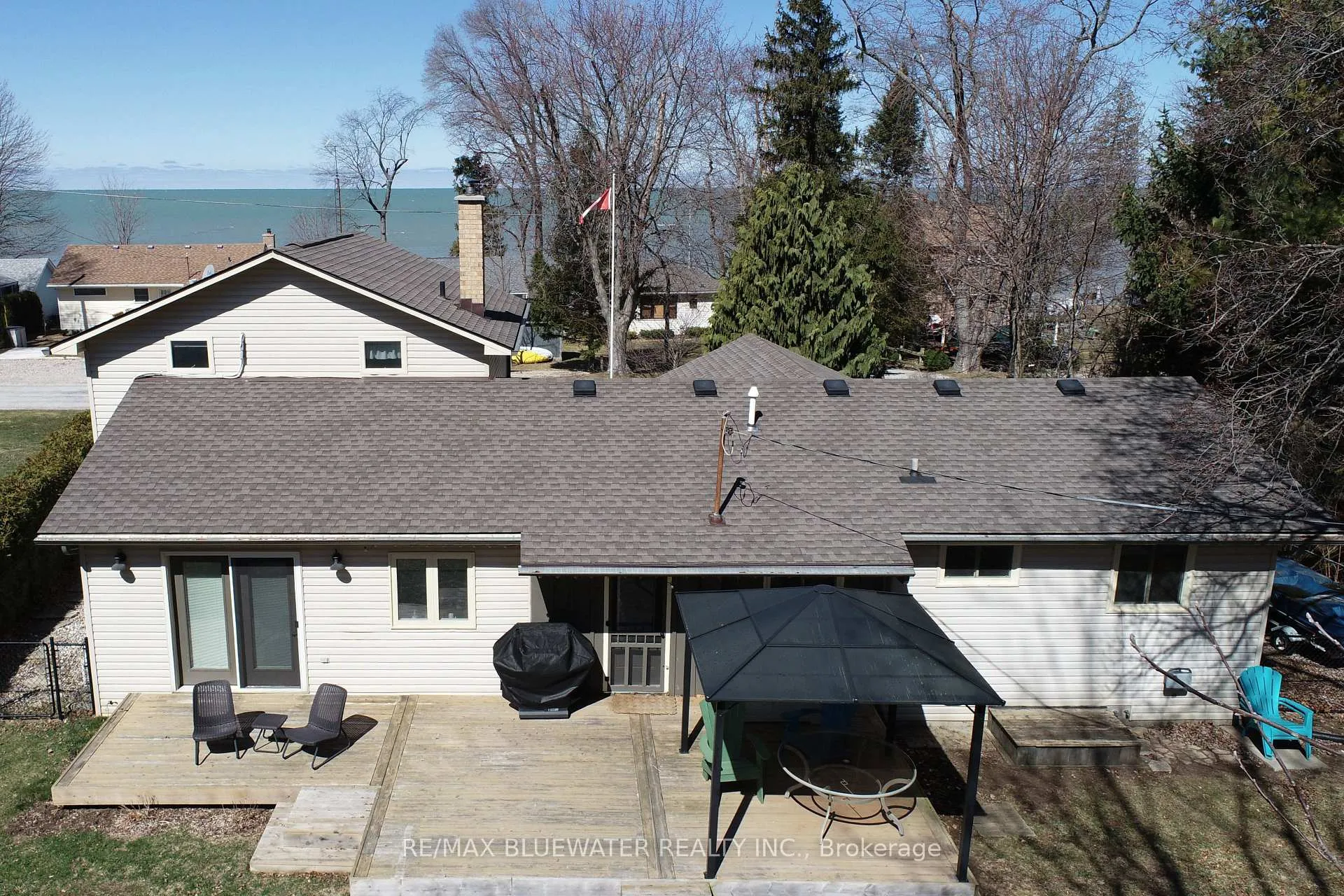 Photo 5 of 5333 Broadview Avenue, Lambton Shores — HOMEH