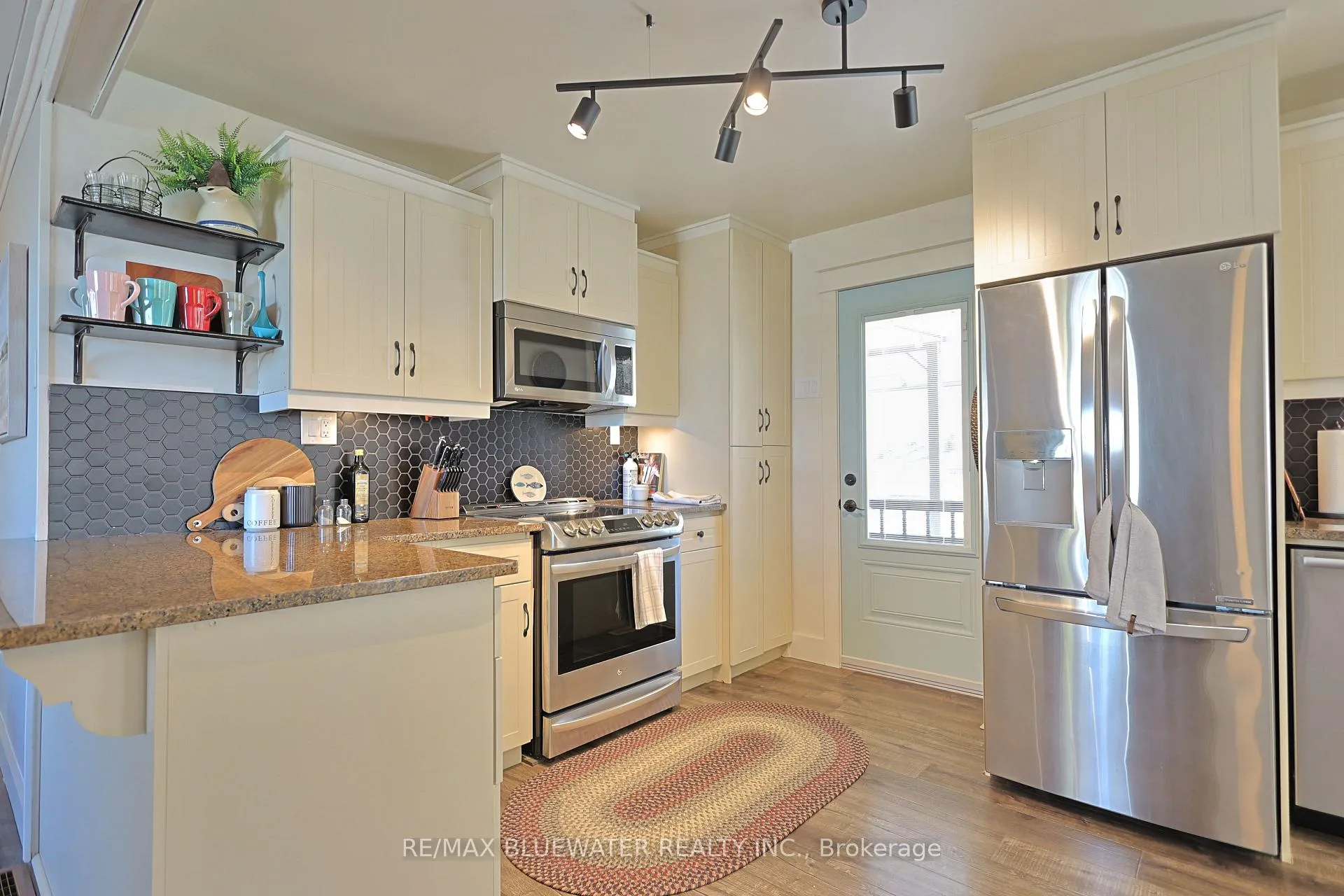 Photo 15 of 5333 Broadview Avenue, Lambton Shores — HOMEH