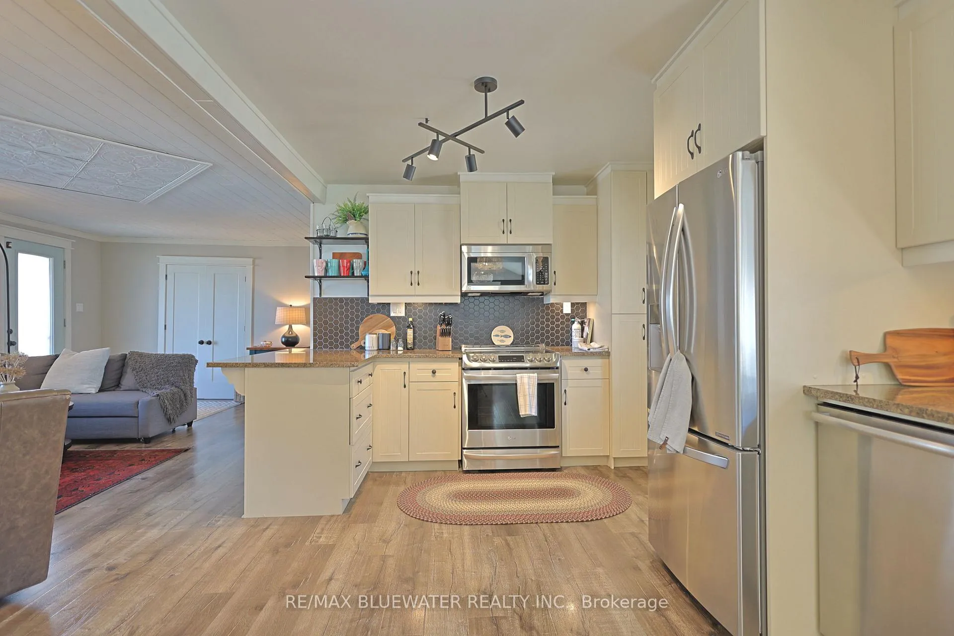 Photo 17 of 5333 Broadview Avenue, Lambton Shores — HOMEH