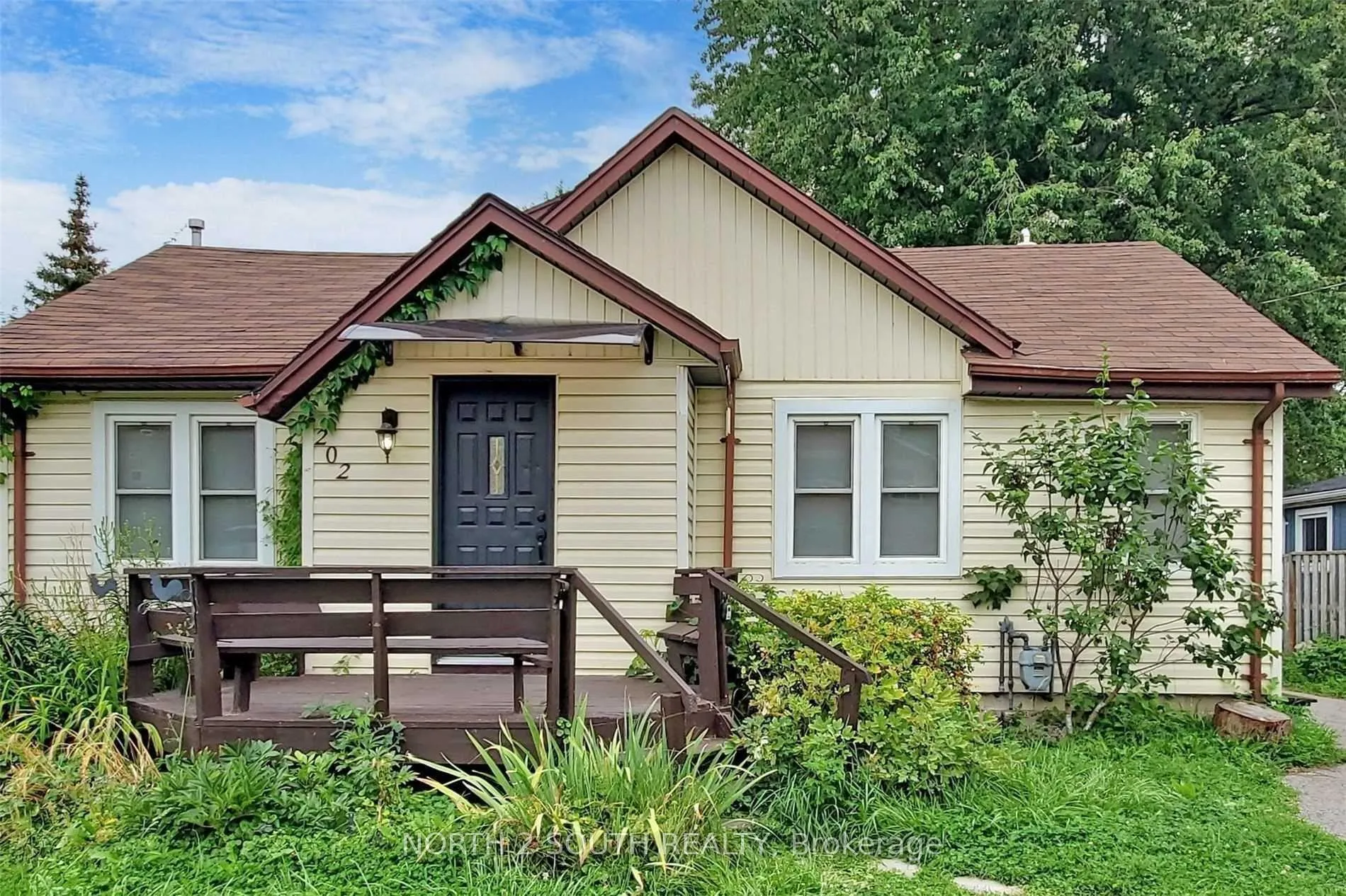 Photo 1 of 202 Garden Avenue, Georgina, Keswick North — HOMEH