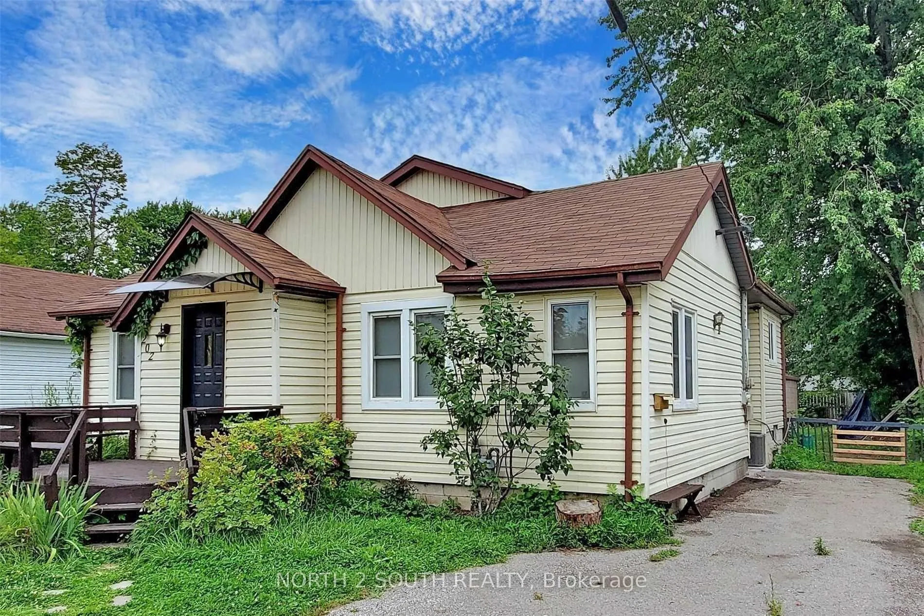 Photo 2 of 202 Garden Avenue, Georgina, Keswick North — HOMEH