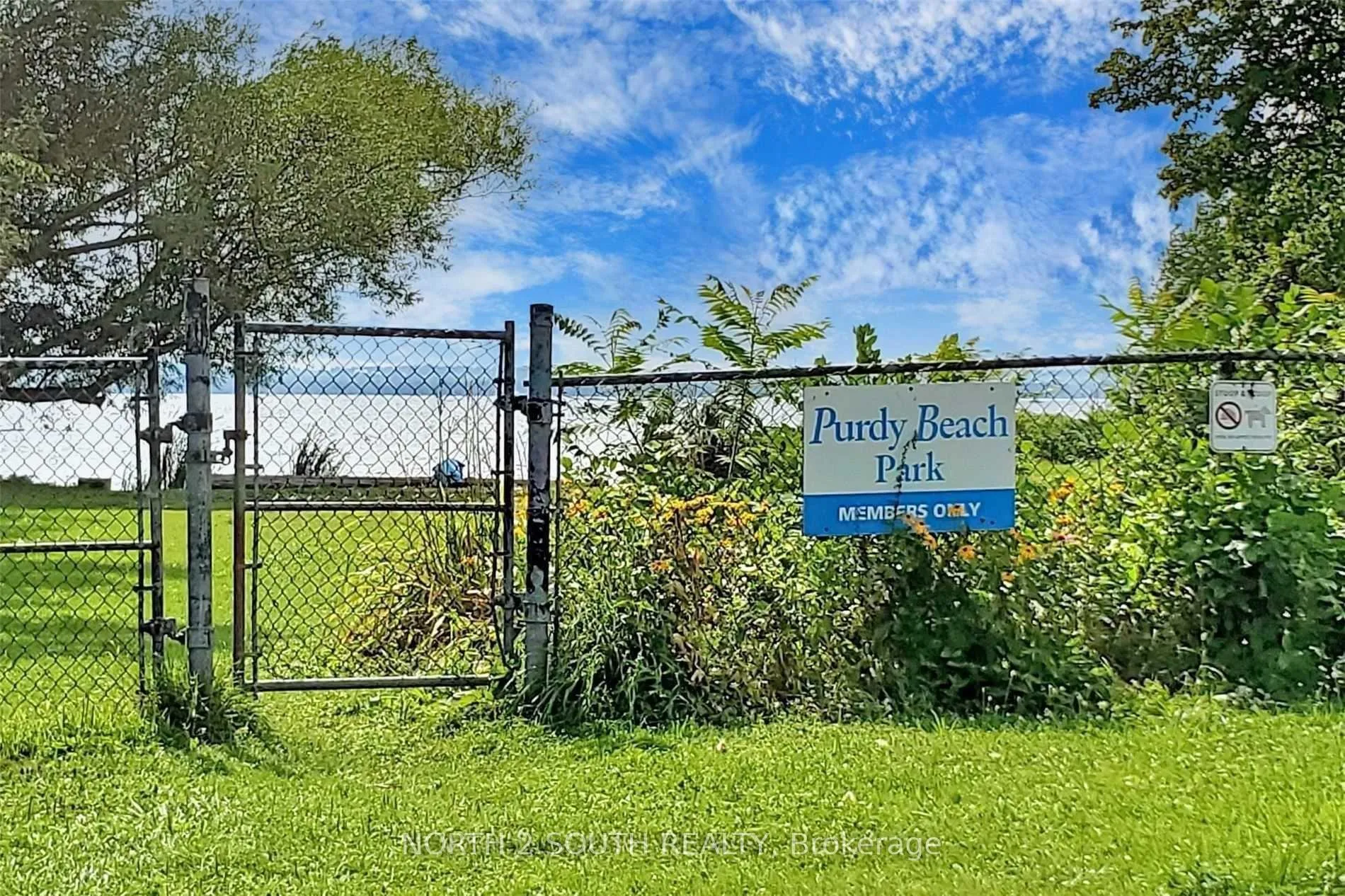 Photo 3 of 202 Garden Avenue, Georgina, Keswick North — HOMEH