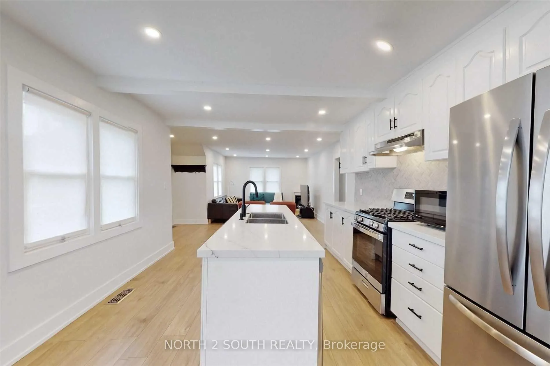 Photo 11 of 202 Garden Avenue, Georgina, Keswick North — HOMEH