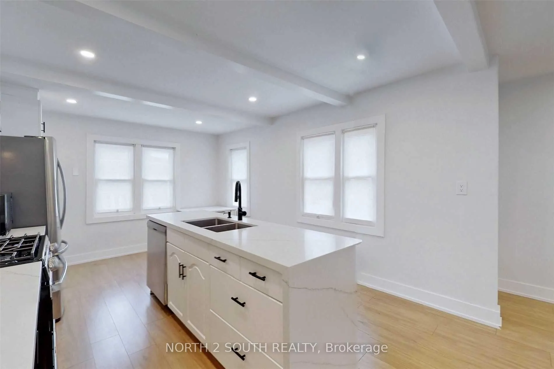 Photo 12 of 202 Garden Avenue, Georgina, Keswick North — HOMEH