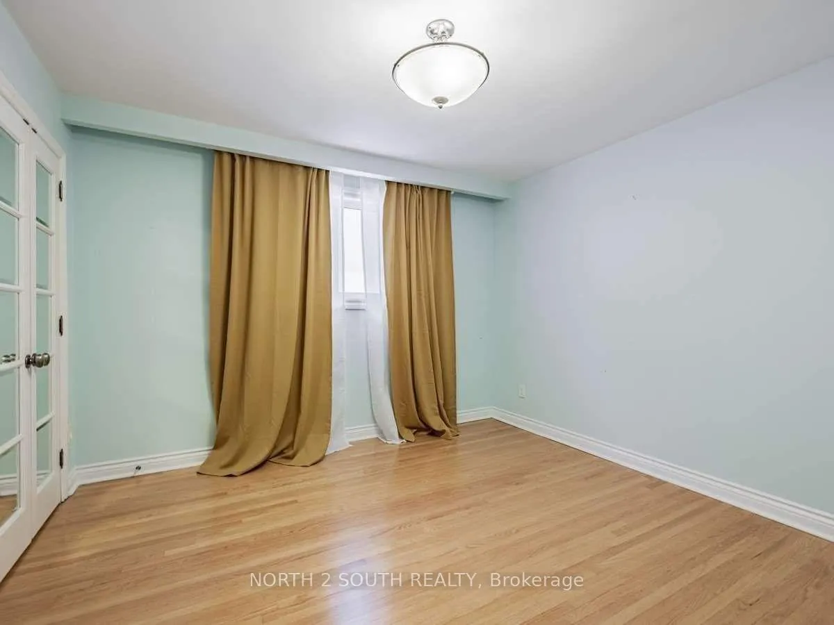 Photo 16 of 202 Garden Avenue, Georgina, Keswick North — HOMEH