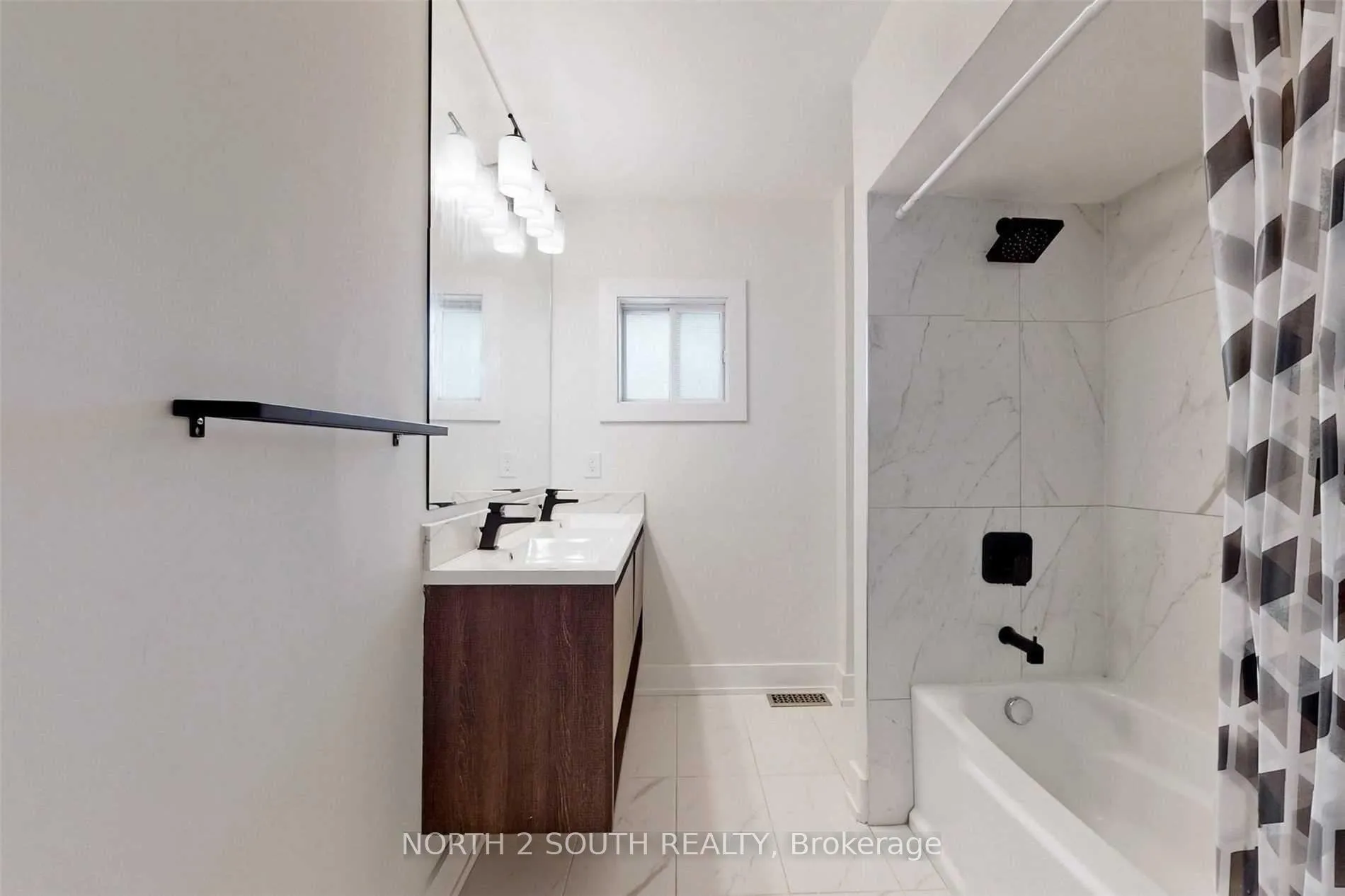 Photo 22 of 202 Garden Avenue, Georgina, Keswick North — HOMEH