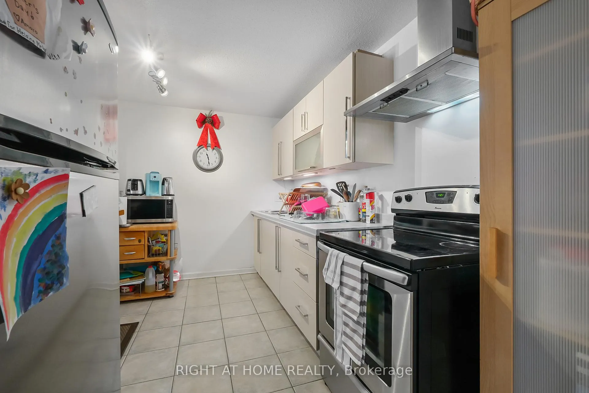 Photo 7 of Unit 11, 898 Elmsmere Road, Ottawa, Beacon Hill South — HOMEH