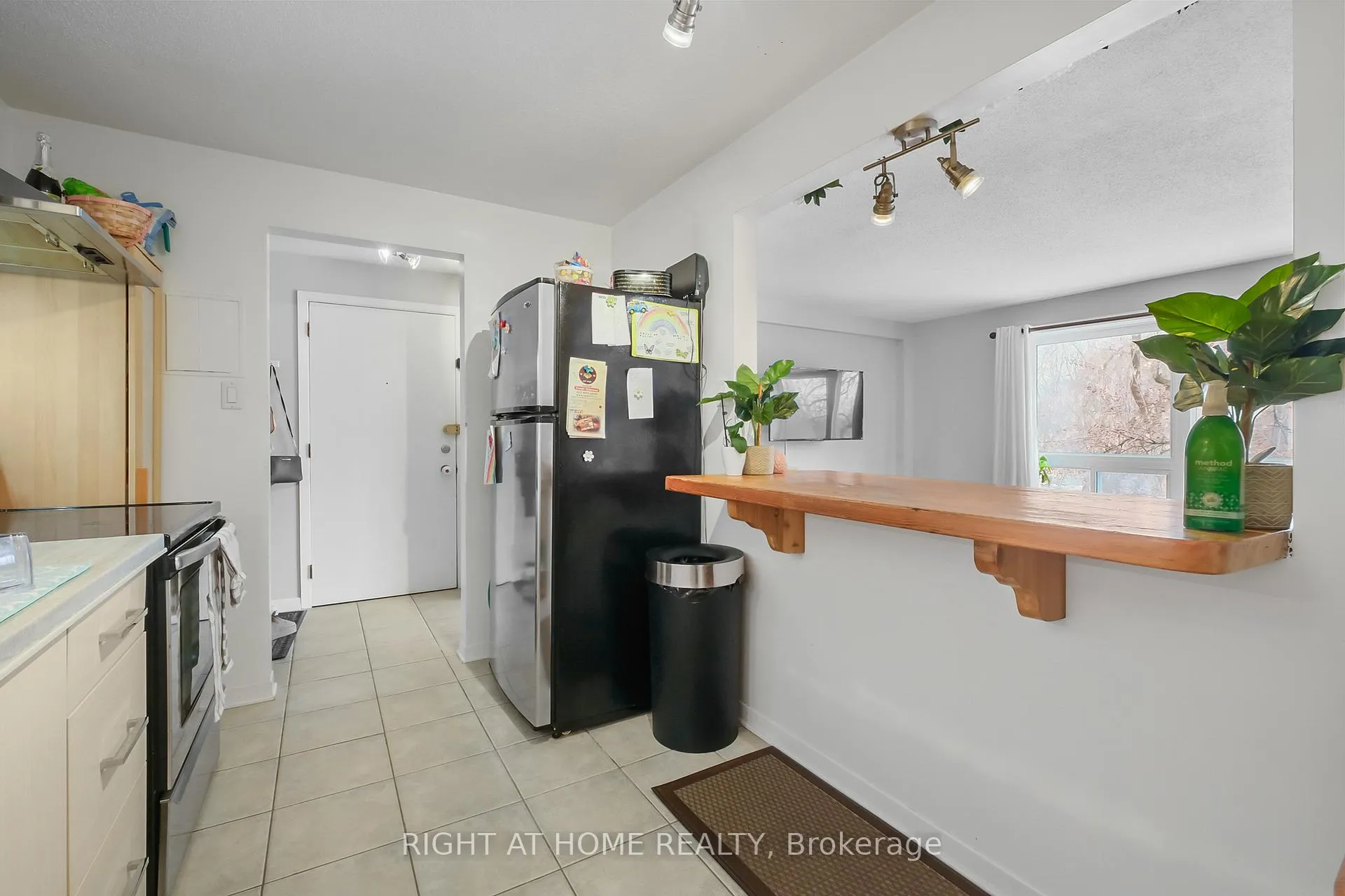 Photo 8 of Unit 11, 898 Elmsmere Road, Ottawa, Beacon Hill South — HOMEH