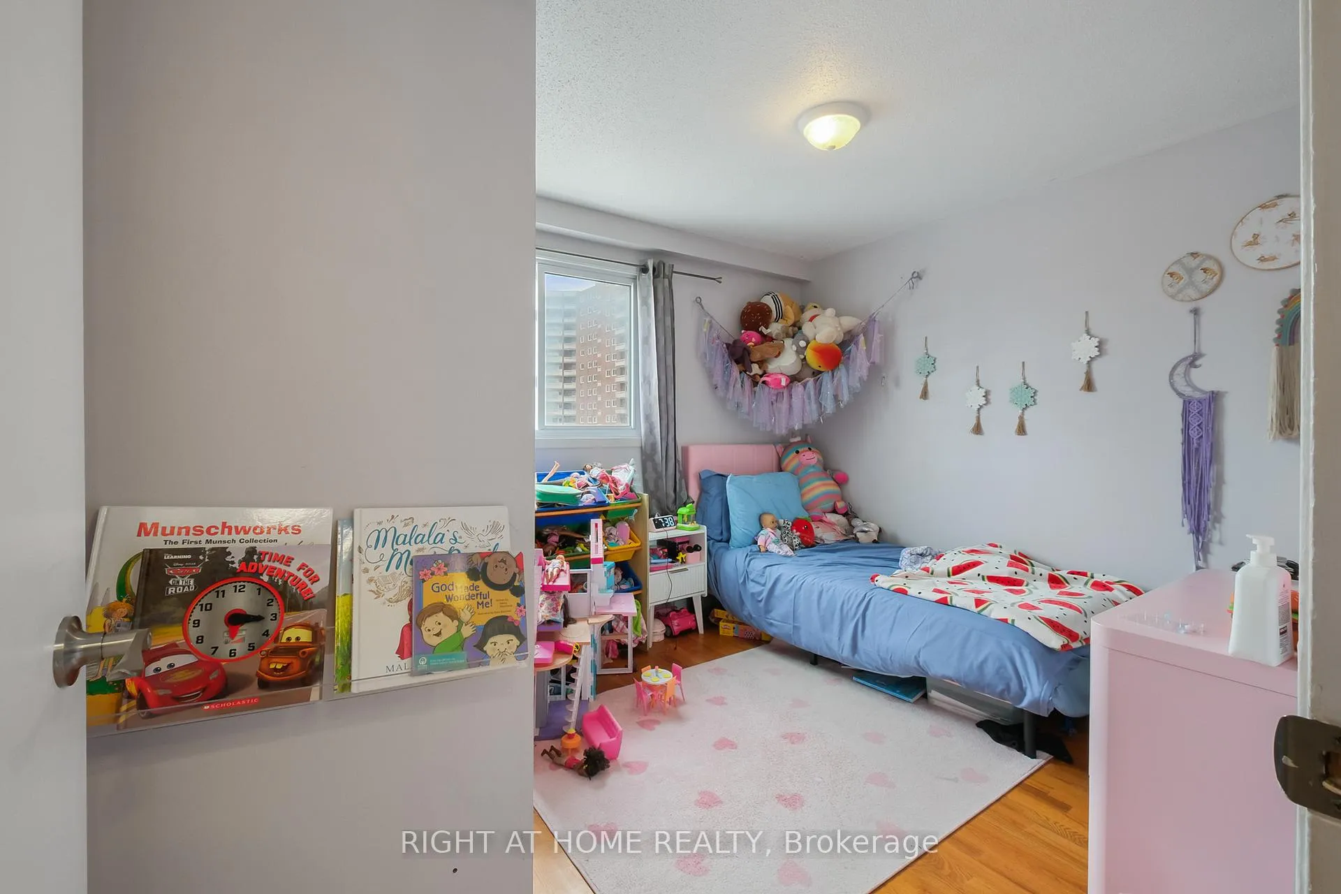 Photo 10 of Unit 11, 898 Elmsmere Road, Ottawa, Beacon Hill South — HOMEH
