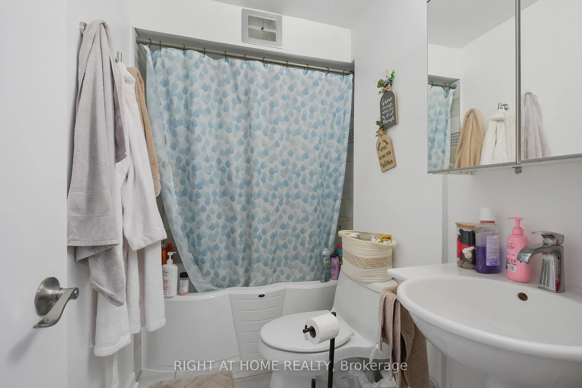 Photo 12 of Unit 11, 898 Elmsmere Road, Ottawa, Beacon Hill South — HOMEH